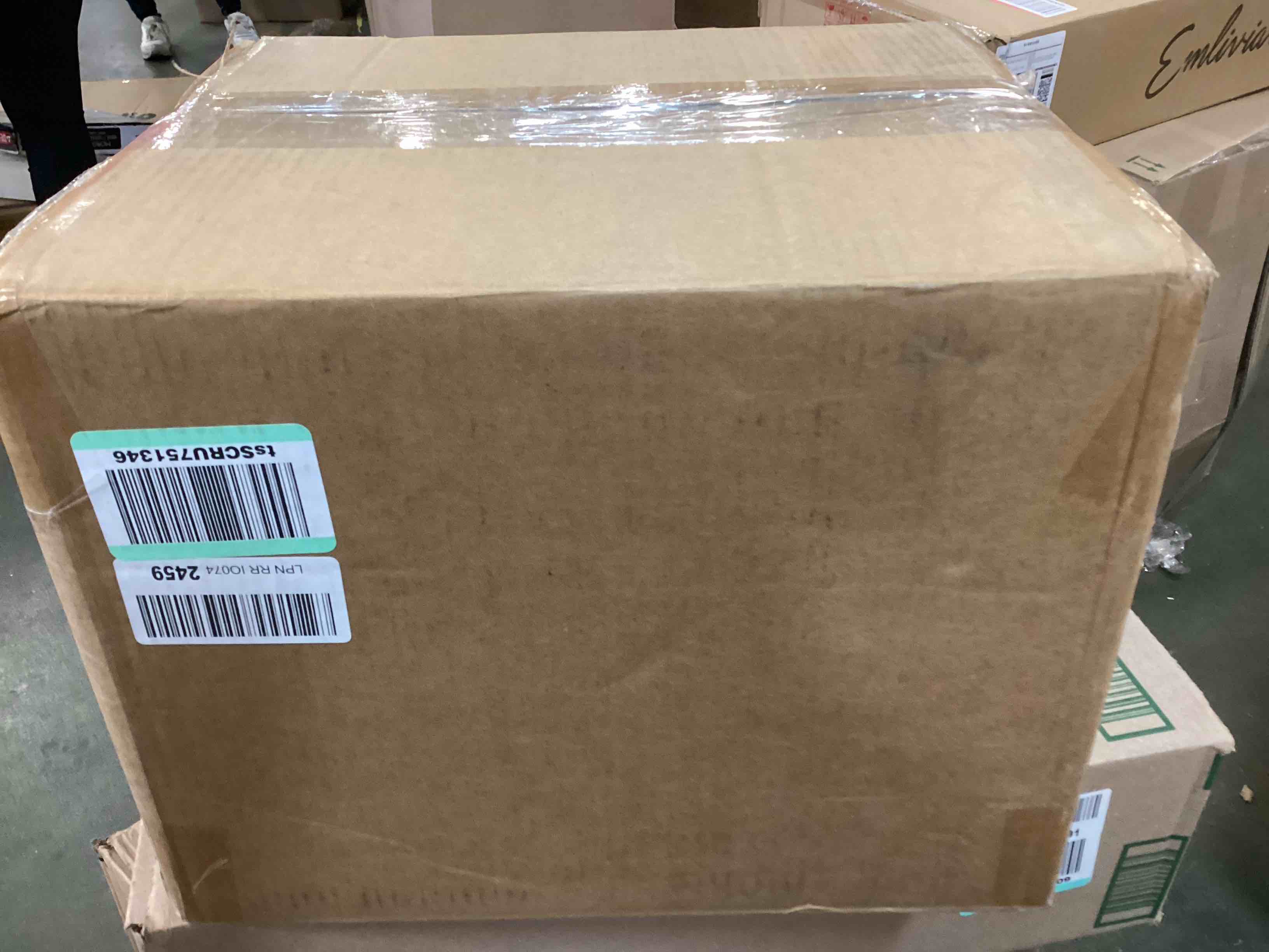 https://s3.amazonaws.com/lotting-images-prod/bidfta/RED6590055_1716231103756.jpeg