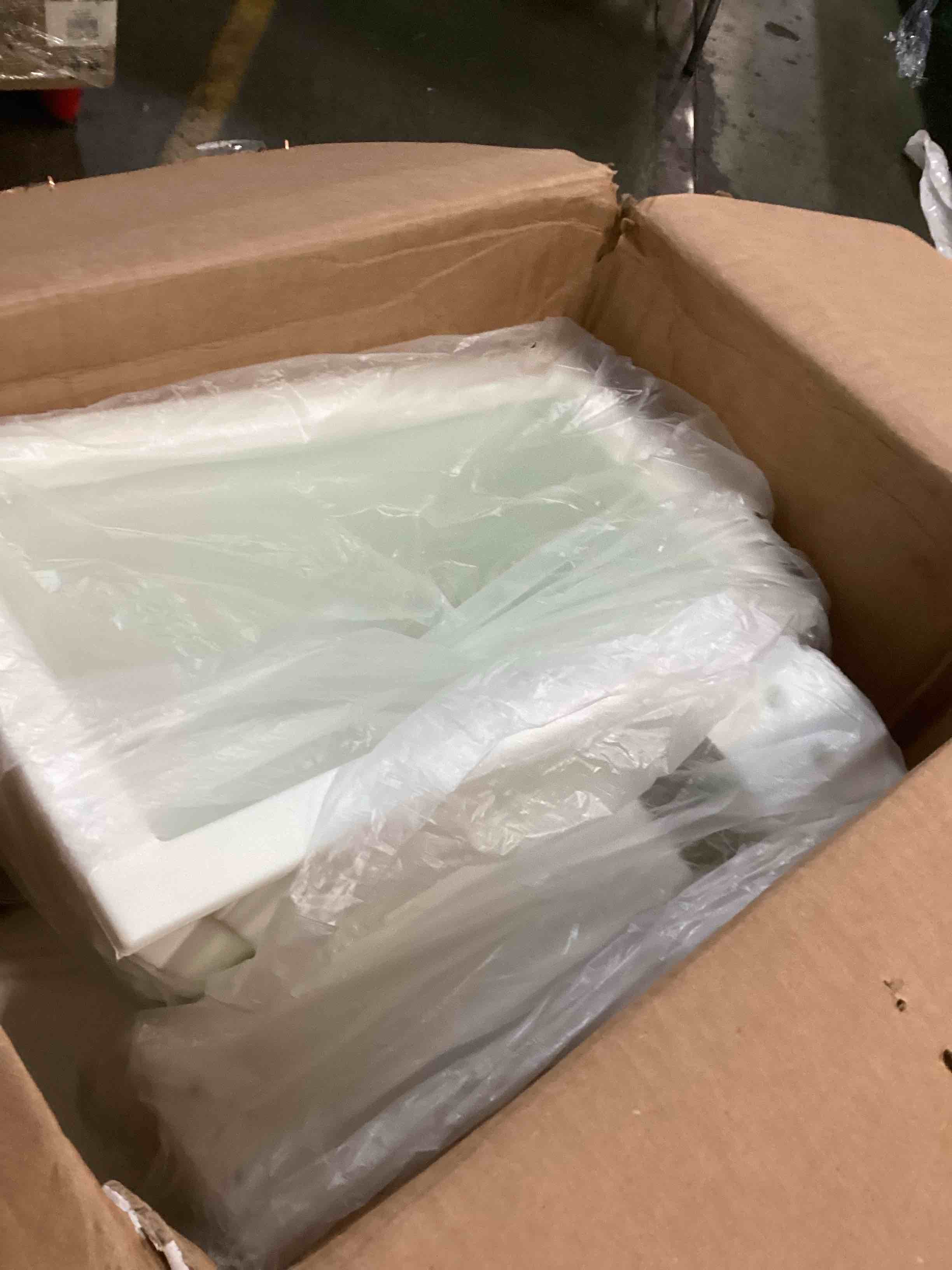 https://s3.amazonaws.com/lotting-images-prod/bidfta/RED6590726_1716471464536.jpeg