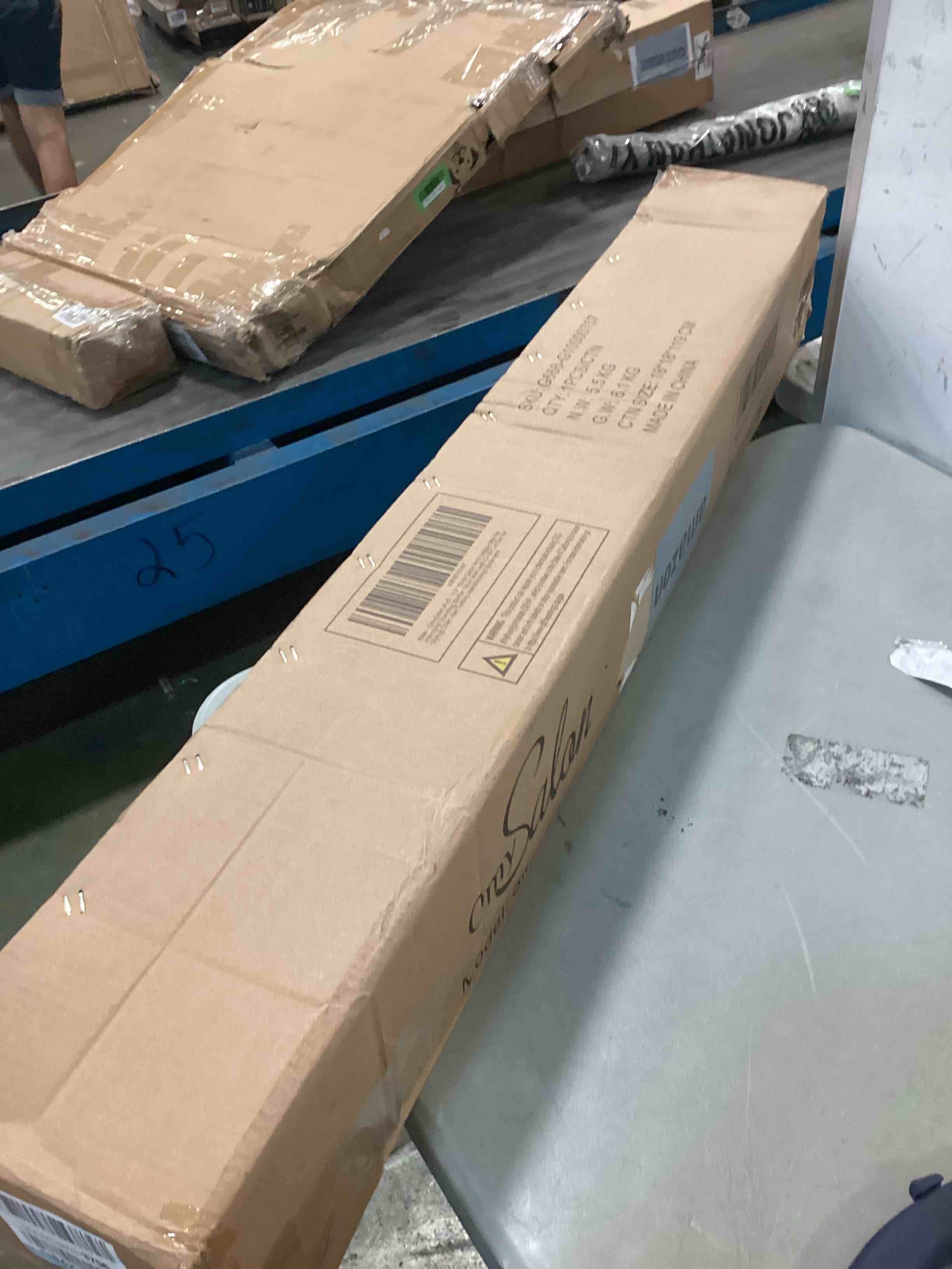 https://s3.amazonaws.com/lotting-images-prod/bidfta/RED6590729_1716471815971.jpeg