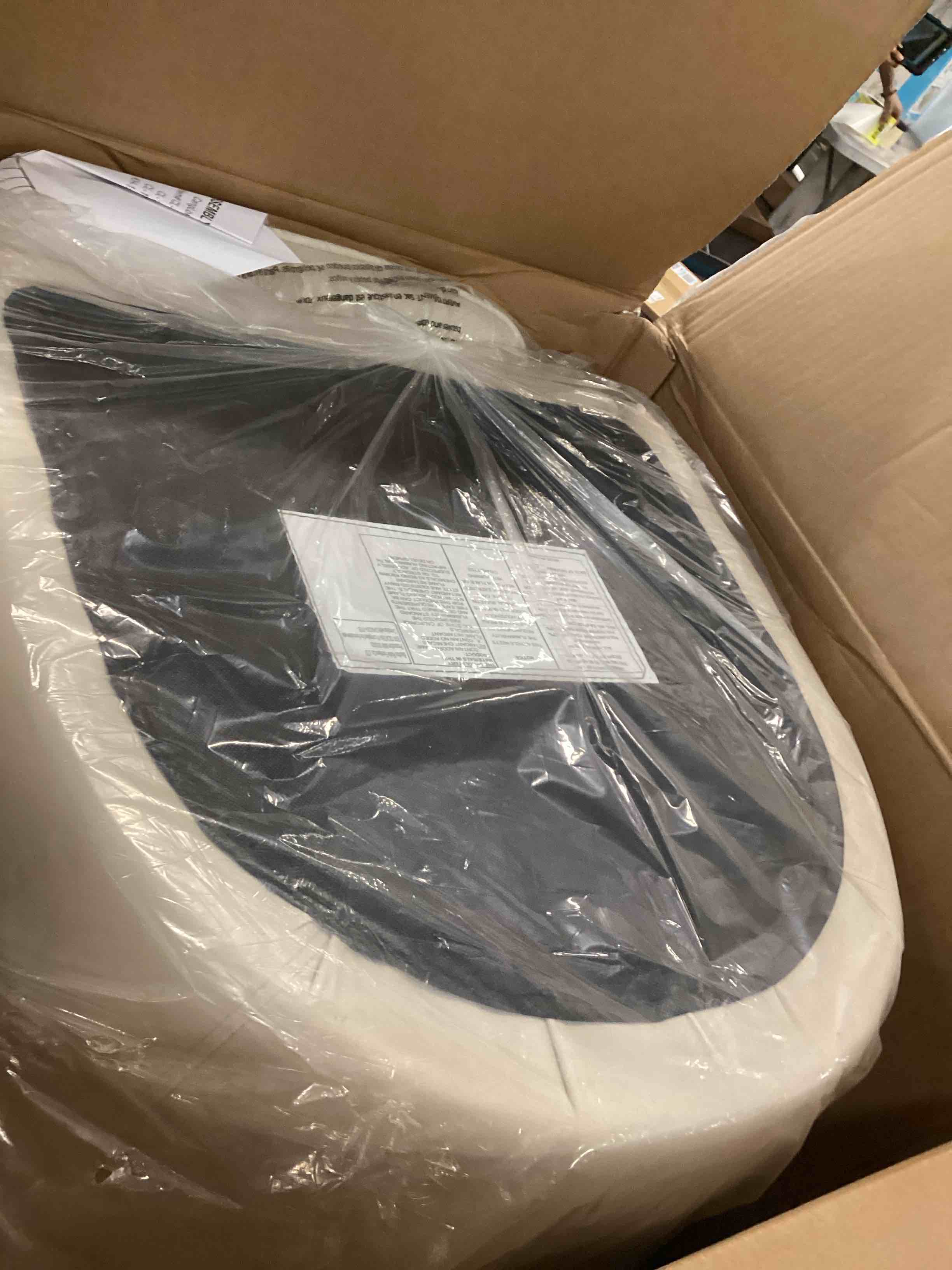 https://s3.amazonaws.com/lotting-images-prod/bidfta/RED6590843_1716488727226.jpeg