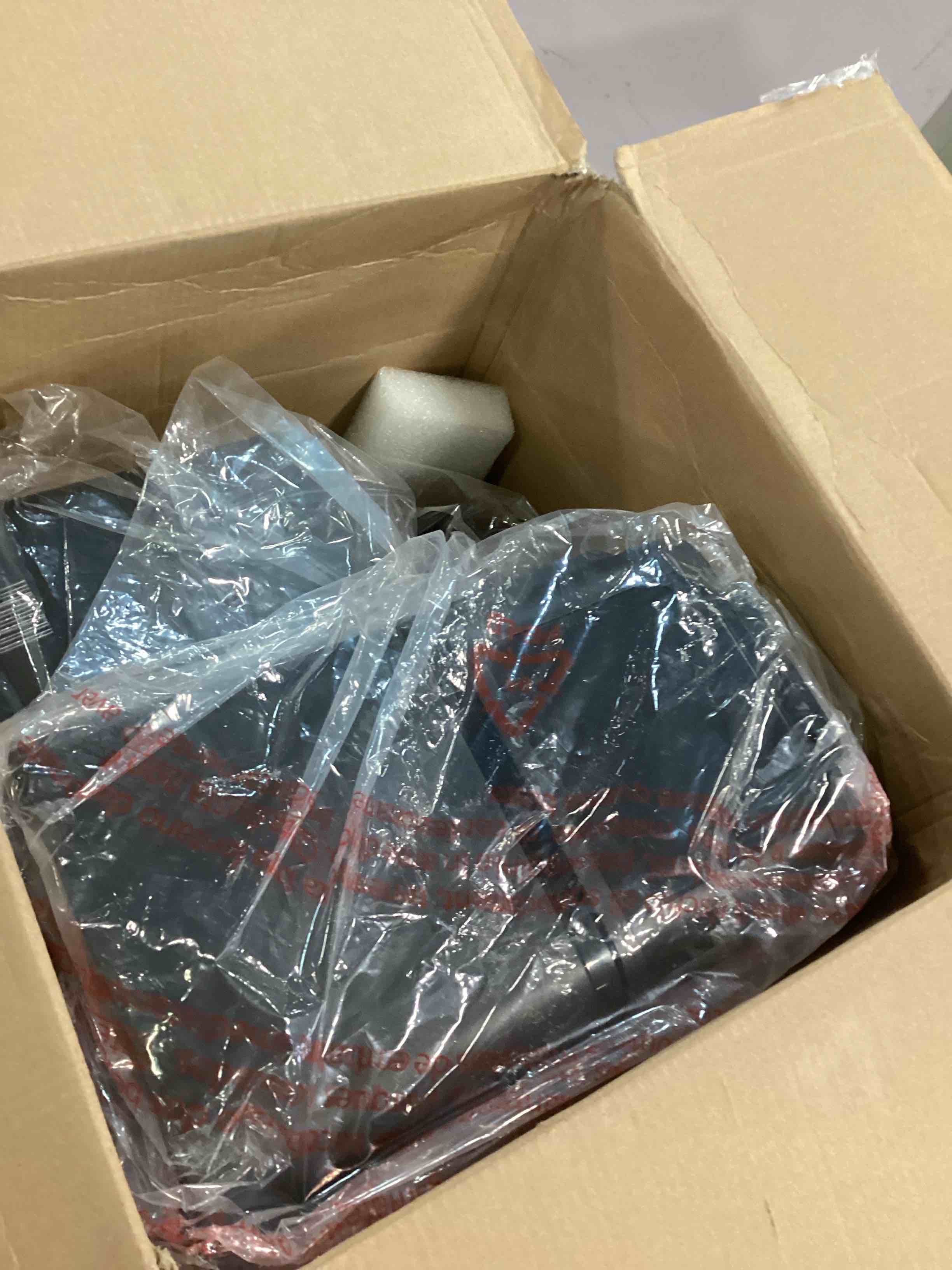 https://s3.amazonaws.com/lotting-images-prod/bidfta/RED6590930_1716554265376.jpeg