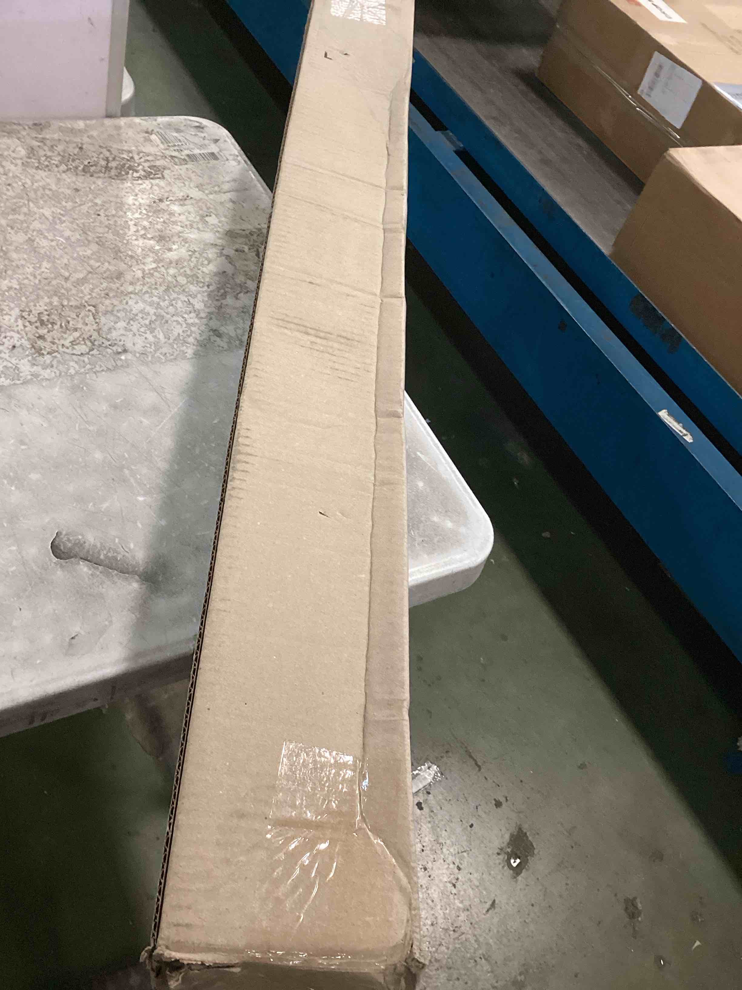 https://s3.amazonaws.com/lotting-images-prod/bidfta/RED6591064_1716576080629.jpeg