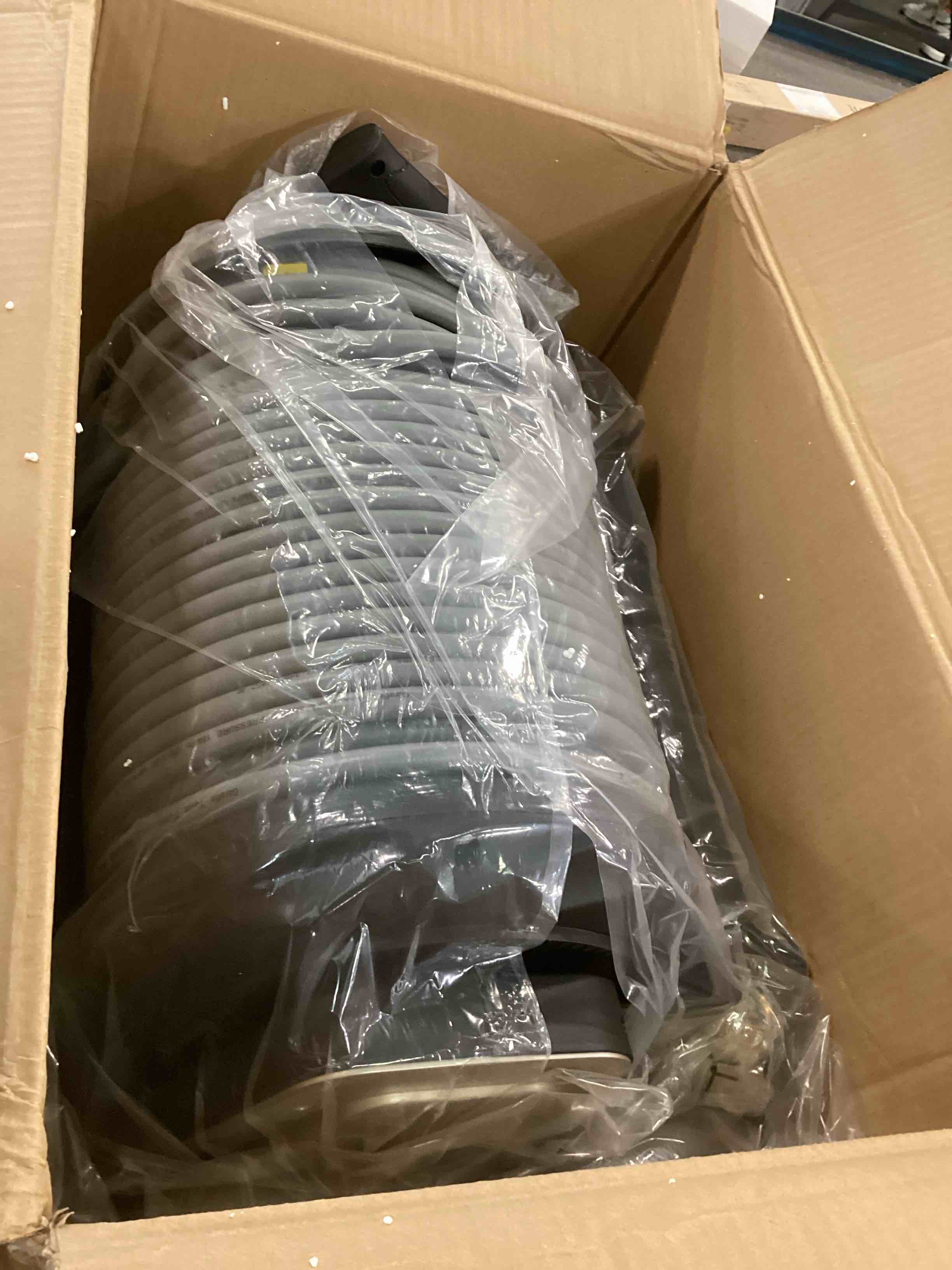 https://s3.amazonaws.com/lotting-images-prod/bidfta/RED6591129_1716898268030.jpeg