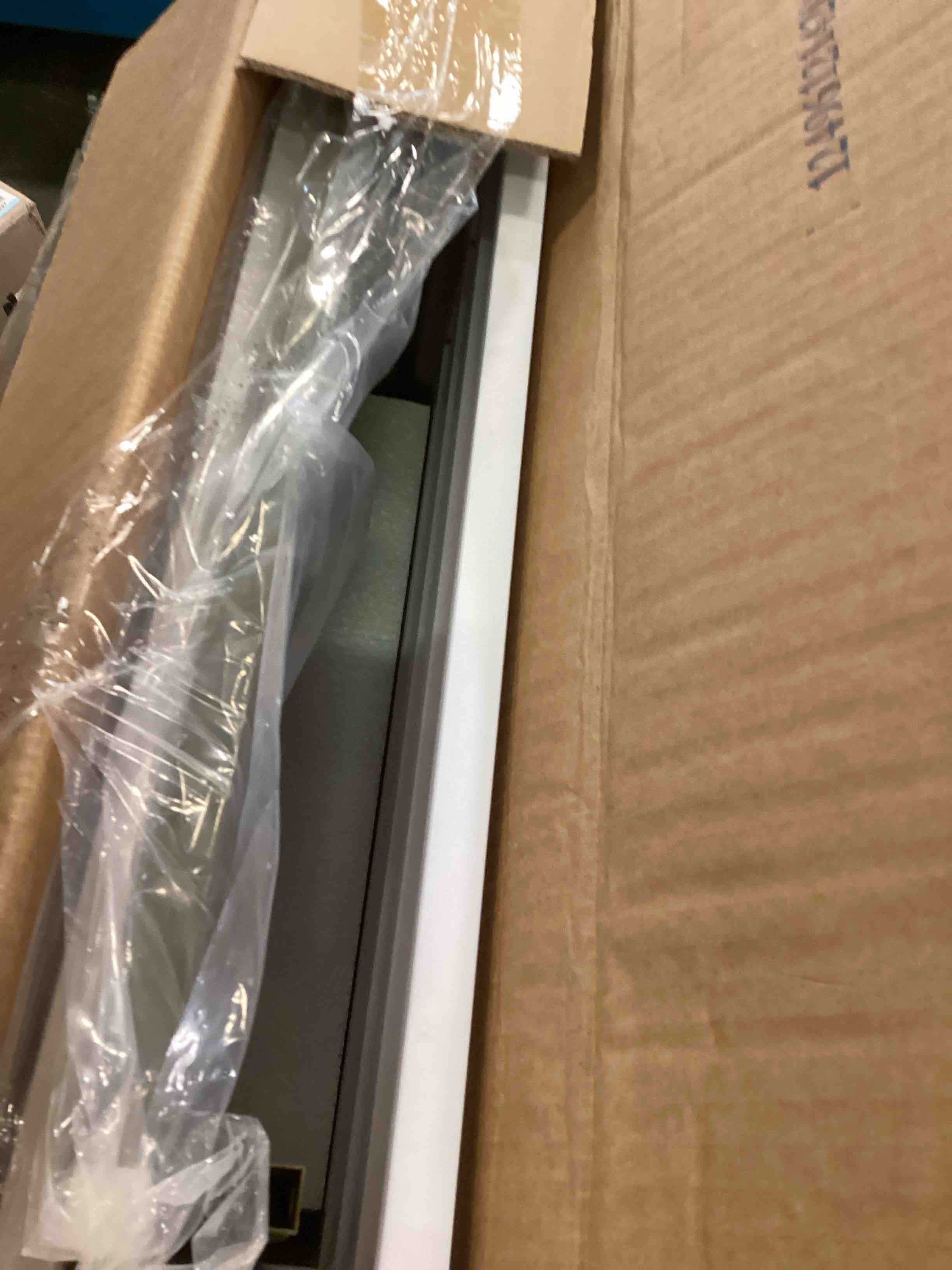 https://s3.amazonaws.com/lotting-images-prod/bidfta/RED6591155_1716900728722.jpeg