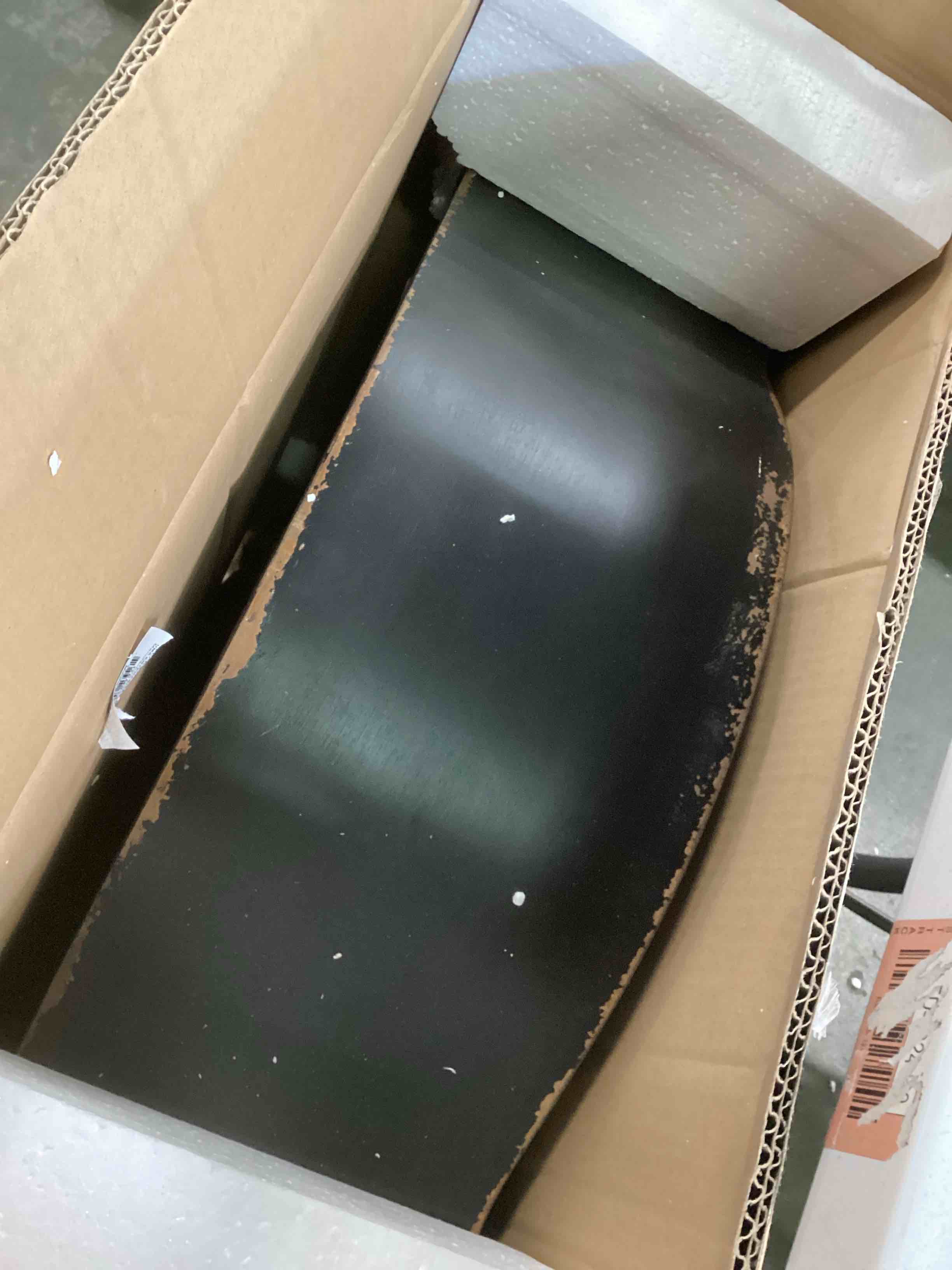 https://s3.amazonaws.com/lotting-images-prod/bidfta/RED6591282_1716916795205.jpeg