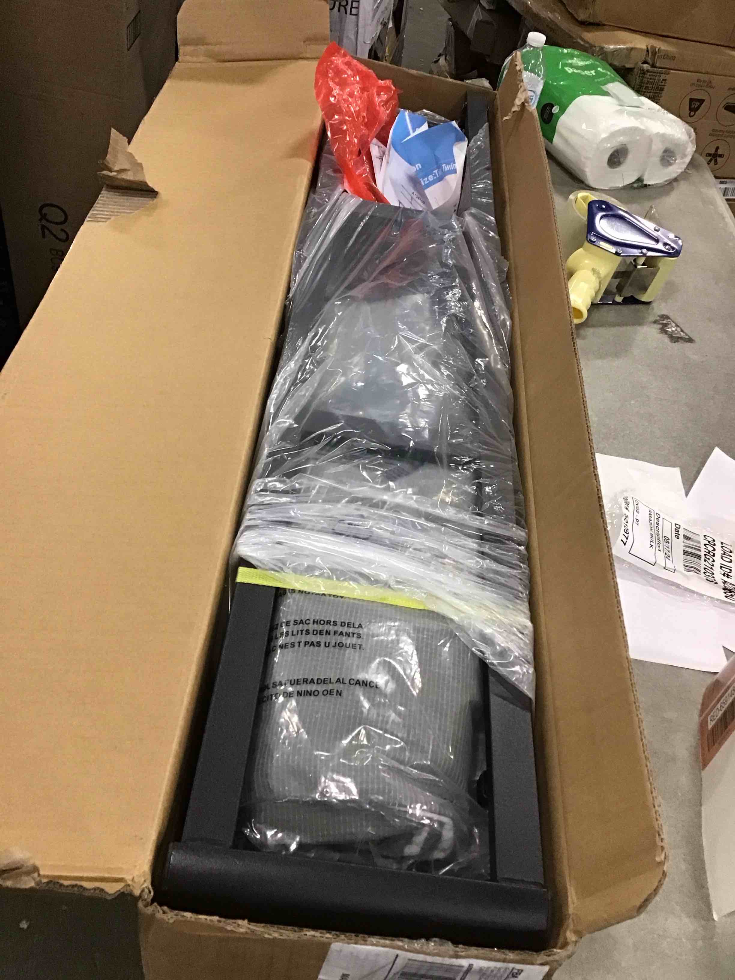 https://s3.amazonaws.com/lotting-images-prod/bidfta/RED6591488_1716552910686.jpeg