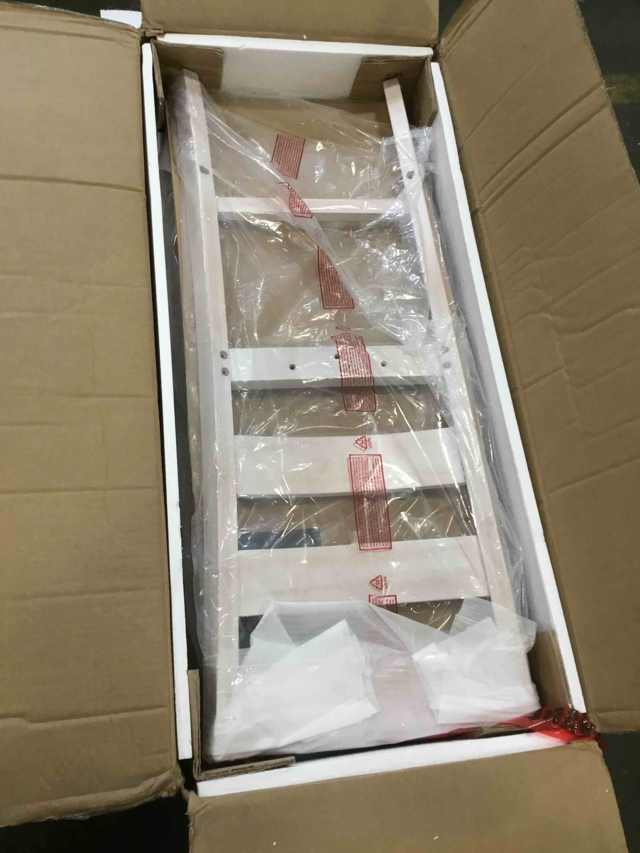 https://s3.amazonaws.com/lotting-images-prod/bidfta/RED6591597_1716575558499.jpeg