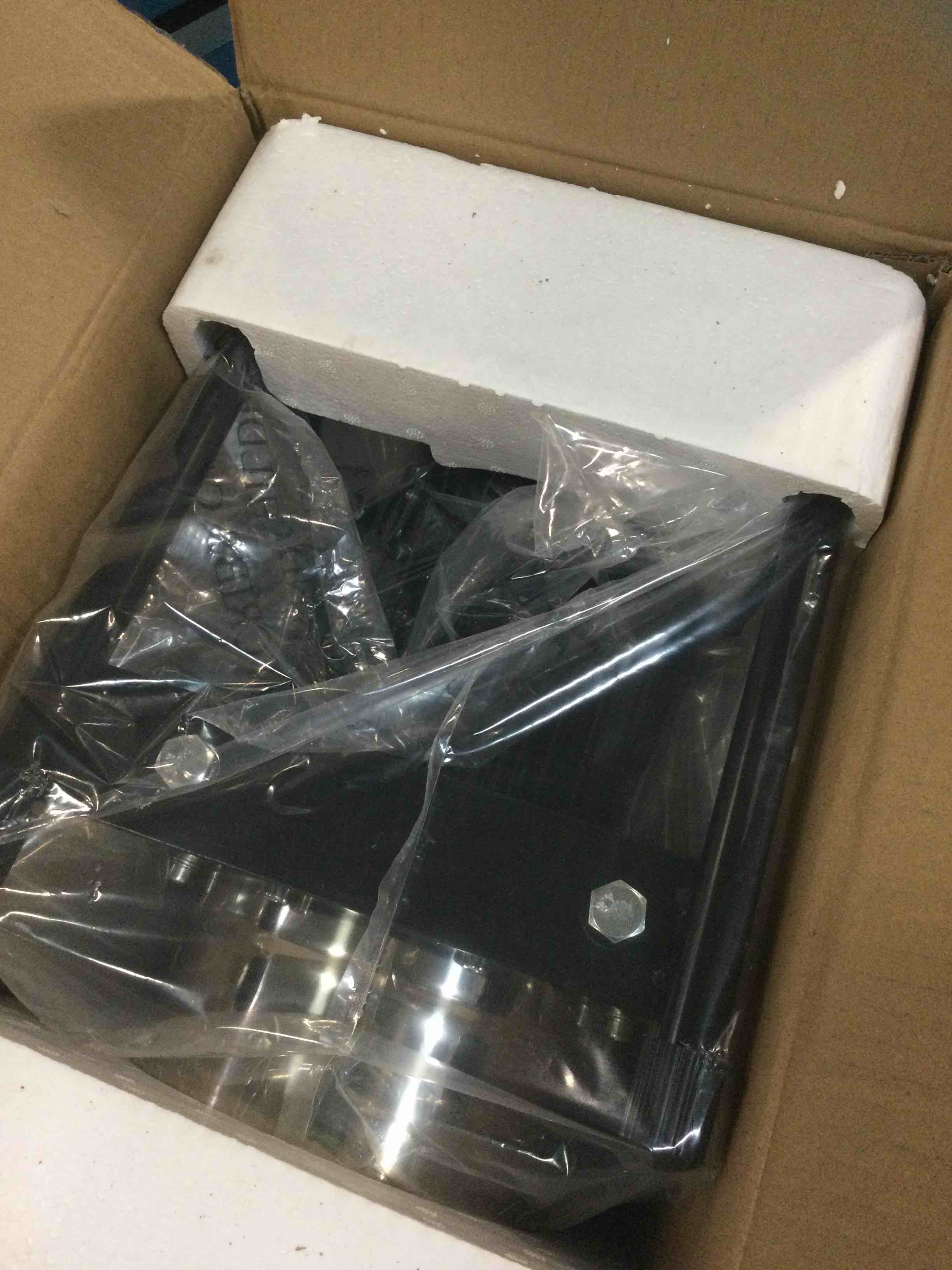 https://s3.amazonaws.com/lotting-images-prod/bidfta/RED6591816_1717075954169.jpeg