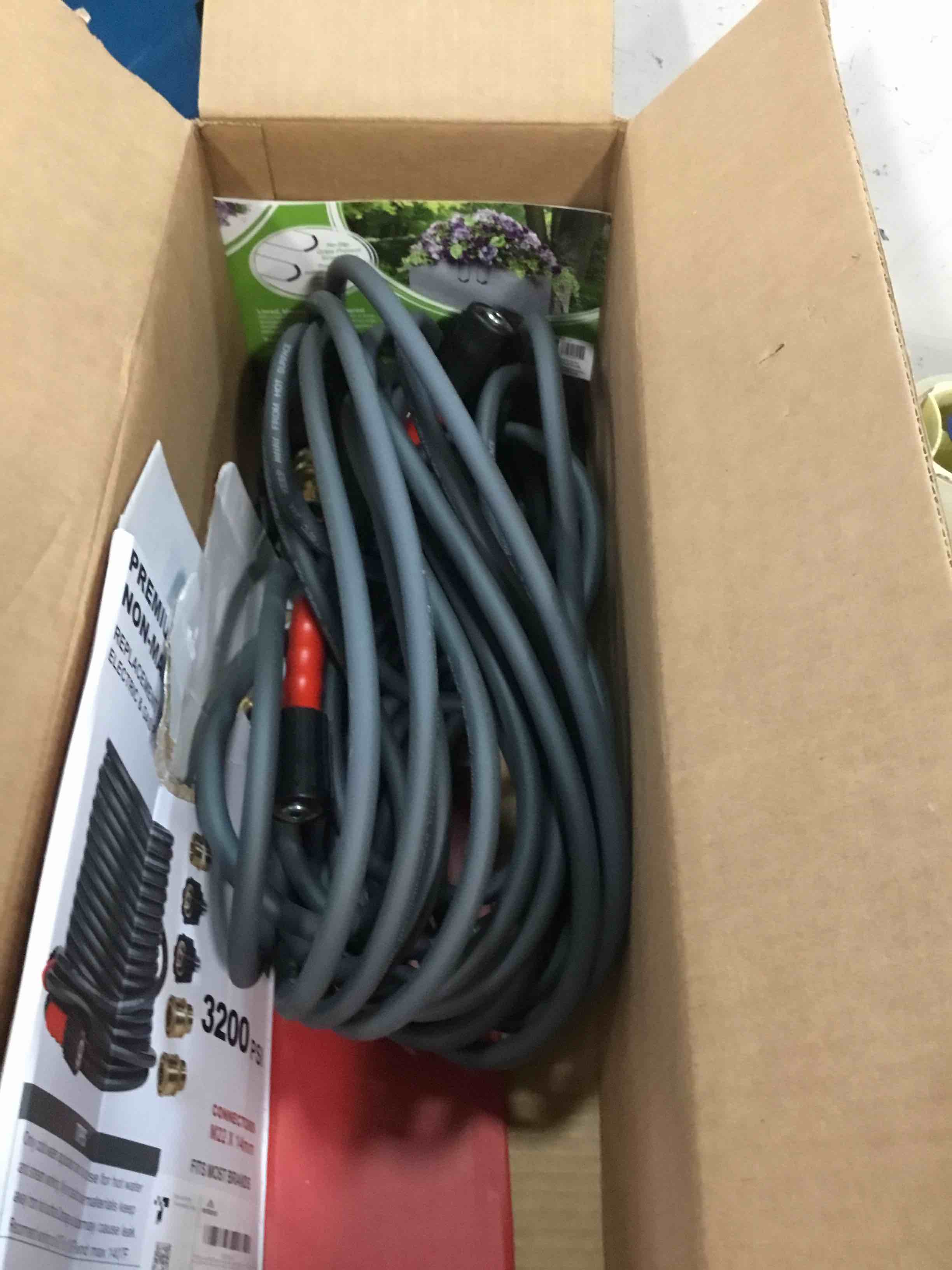https://s3.amazonaws.com/lotting-images-prod/bidfta/RED6592530_1717439002087.jpeg