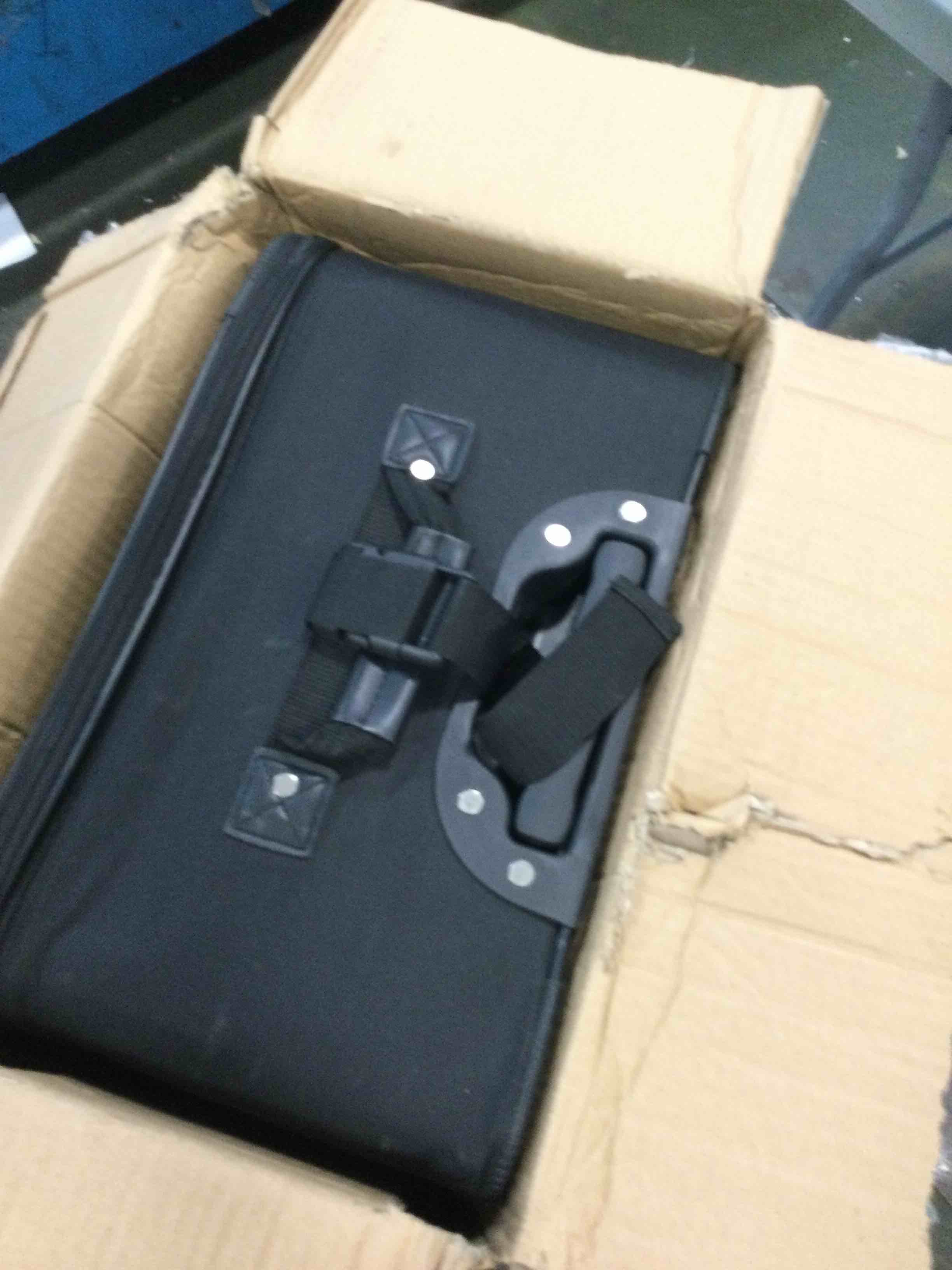 https://s3.amazonaws.com/lotting-images-prod/bidfta/RED6592711_1717516569390.jpeg