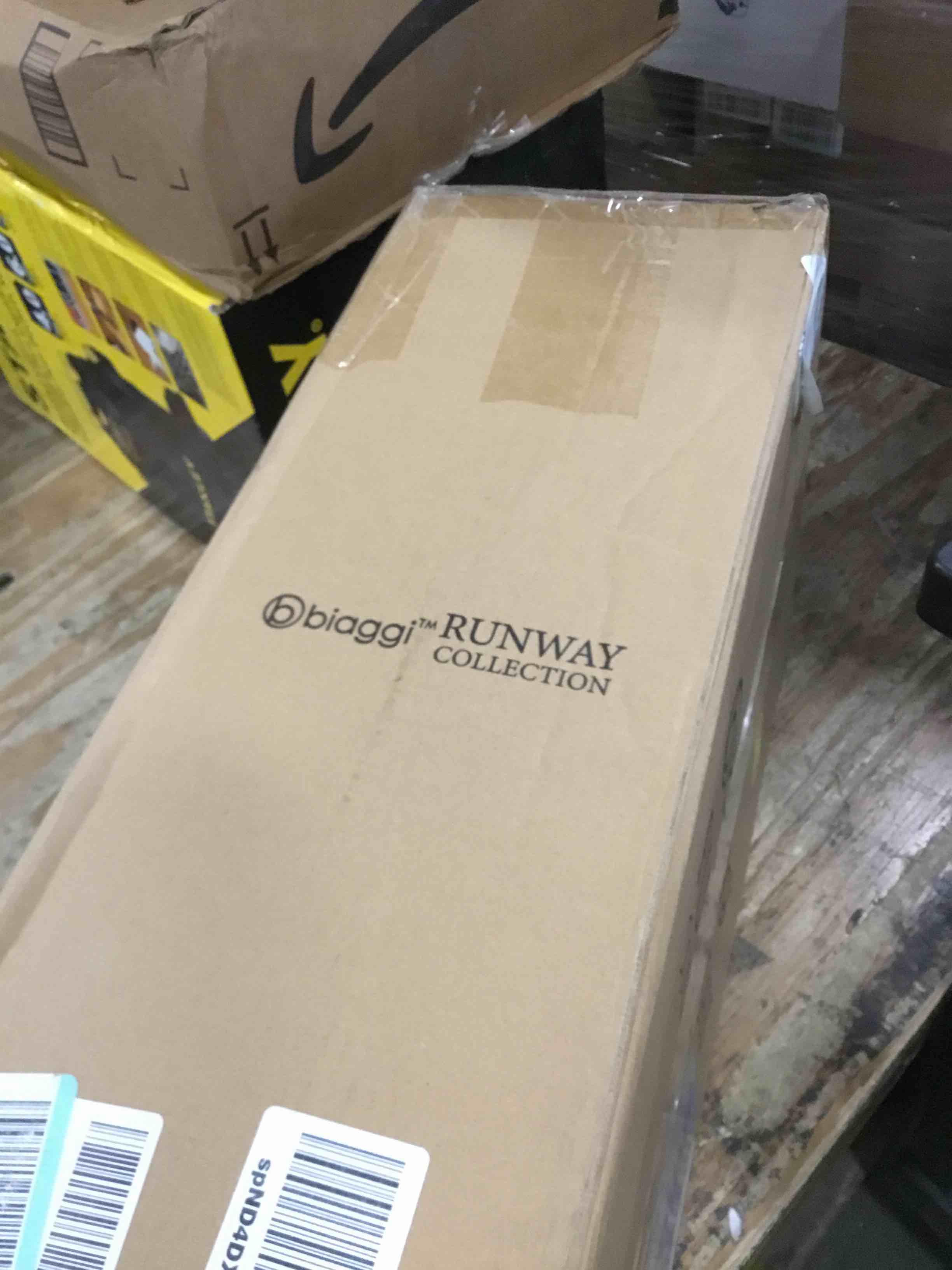 https://s3.amazonaws.com/lotting-images-prod/bidfta/RED6592977_1716490203108.jpeg