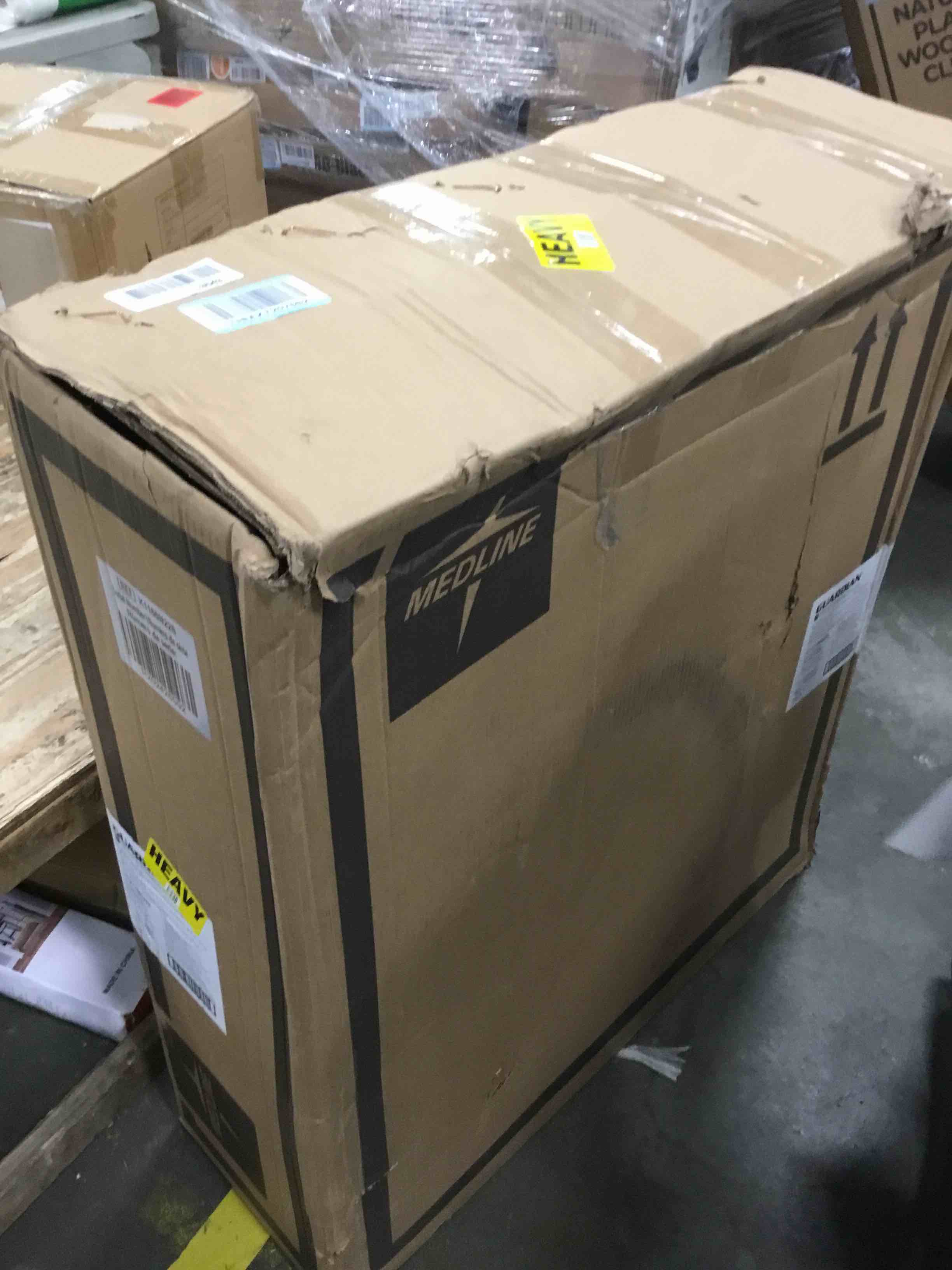 https://s3.amazonaws.com/lotting-images-prod/bidfta/RED6593042_1716551507169.jpeg