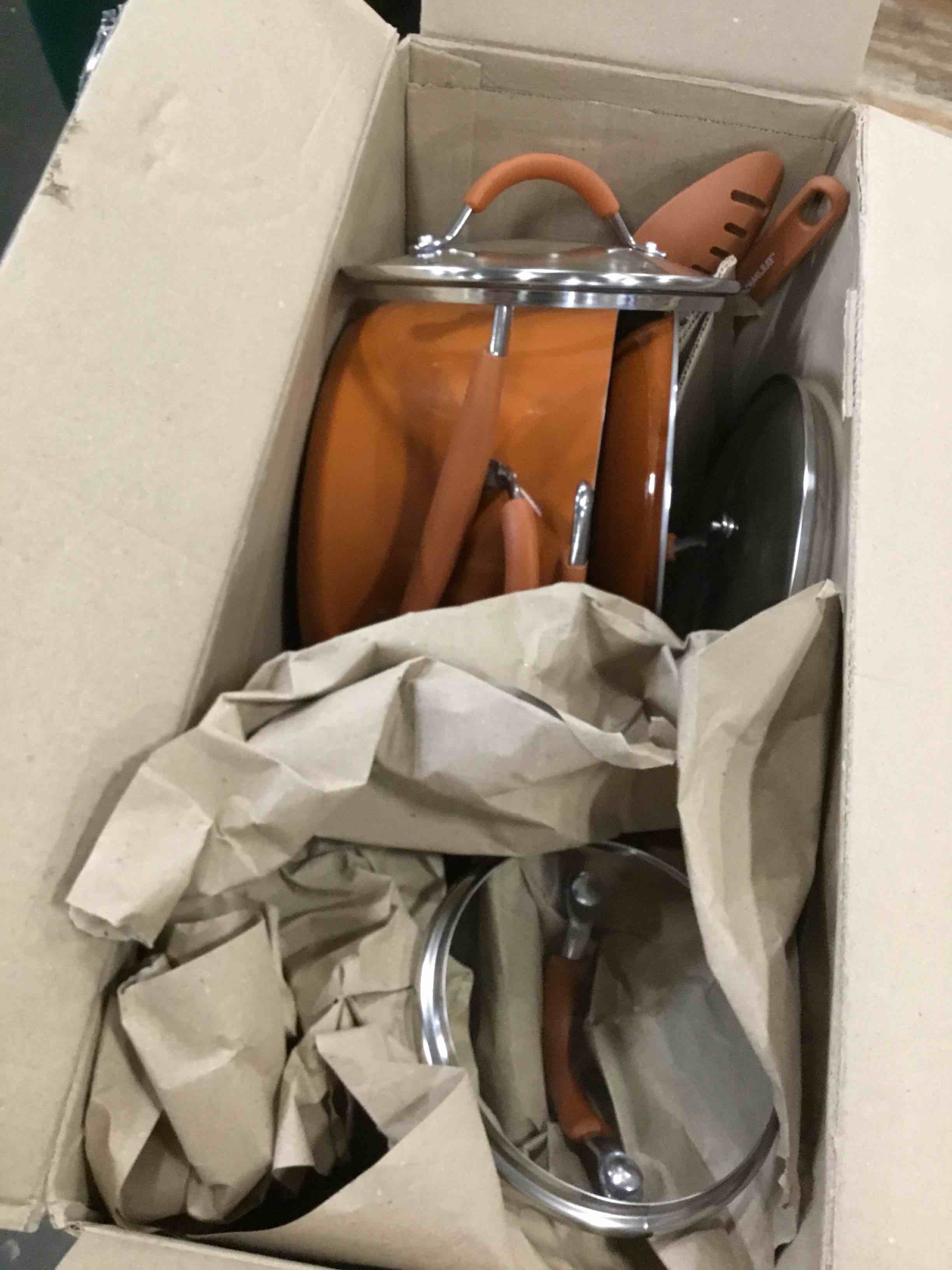 https://s3.amazonaws.com/lotting-images-prod/bidfta/RED6593291_1716908445323.jpeg