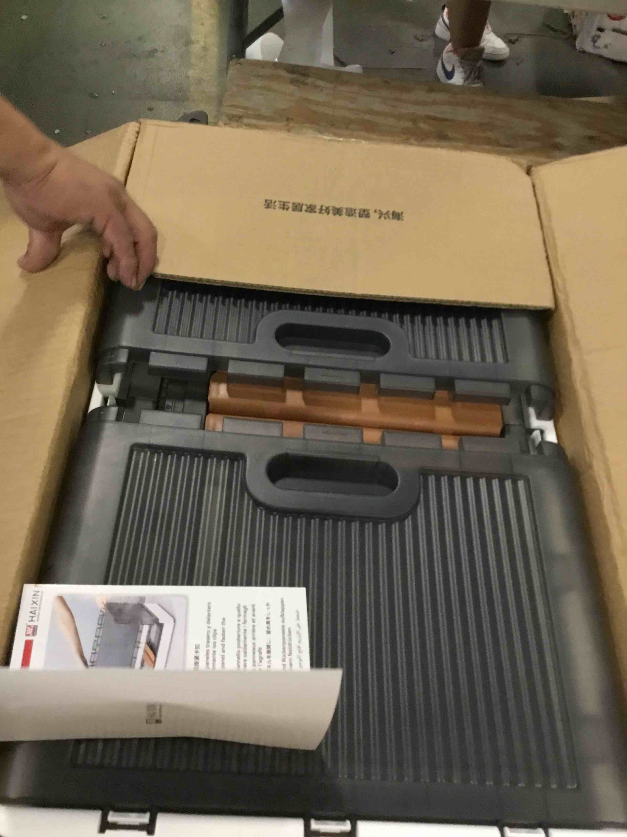 https://s3.amazonaws.com/lotting-images-prod/bidfta/RED6593536_1716999664862.jpeg