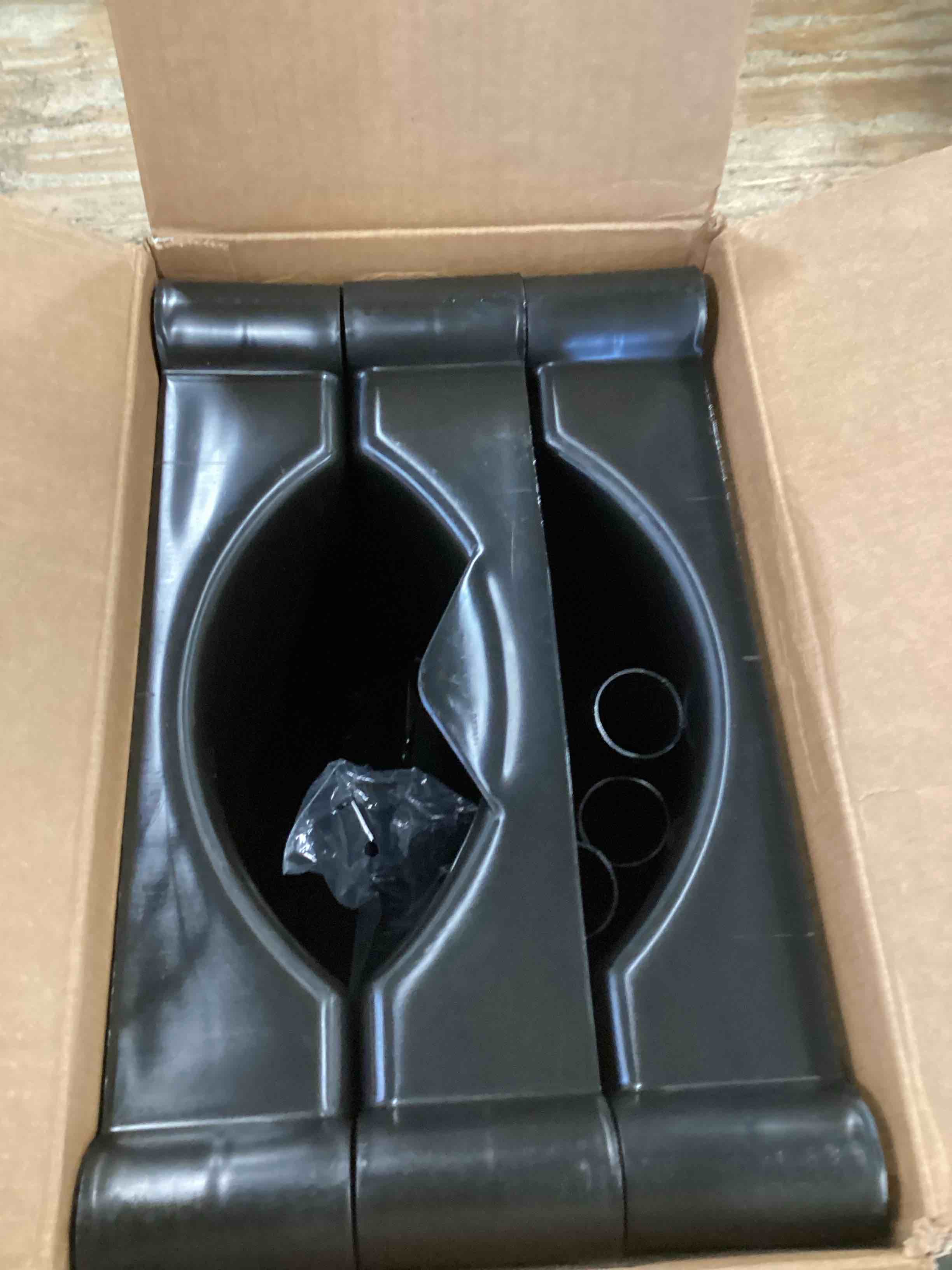 https://s3.amazonaws.com/lotting-images-prod/bidfta/RED6593656_1717074589619.jpeg