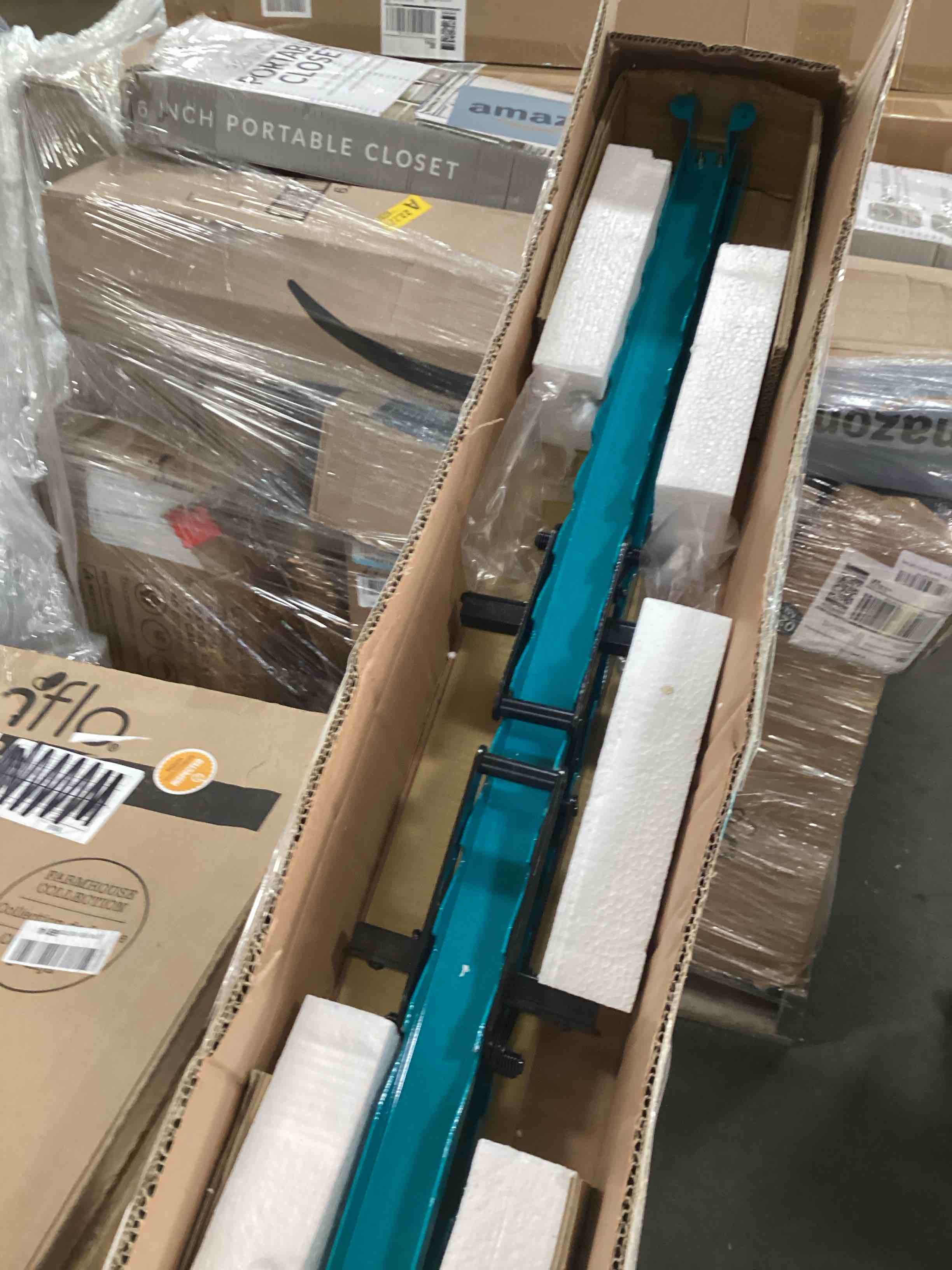 https://s3.amazonaws.com/lotting-images-prod/bidfta/RED6593864_1717153749576.jpeg