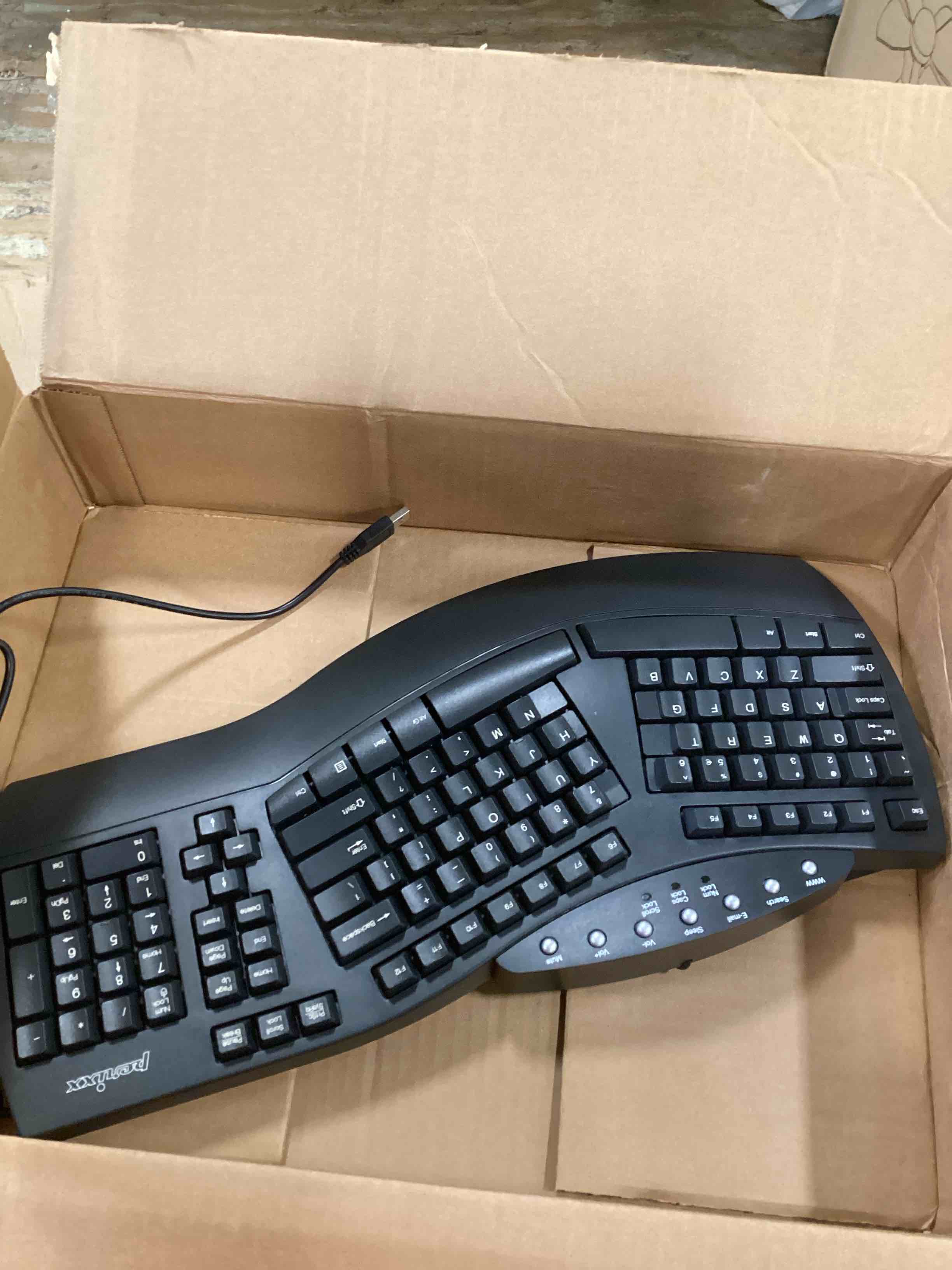 https://s3.amazonaws.com/lotting-images-prod/bidfta/RED6594016_1717179789400.jpeg