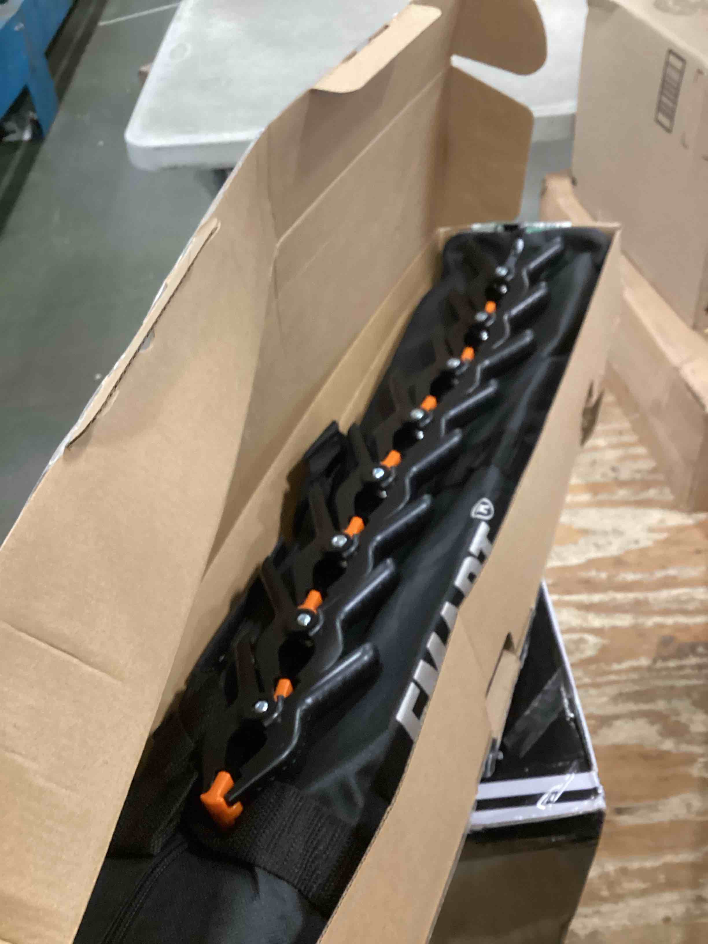https://s3.amazonaws.com/lotting-images-prod/bidfta/RED6594177_1717342584151.jpeg