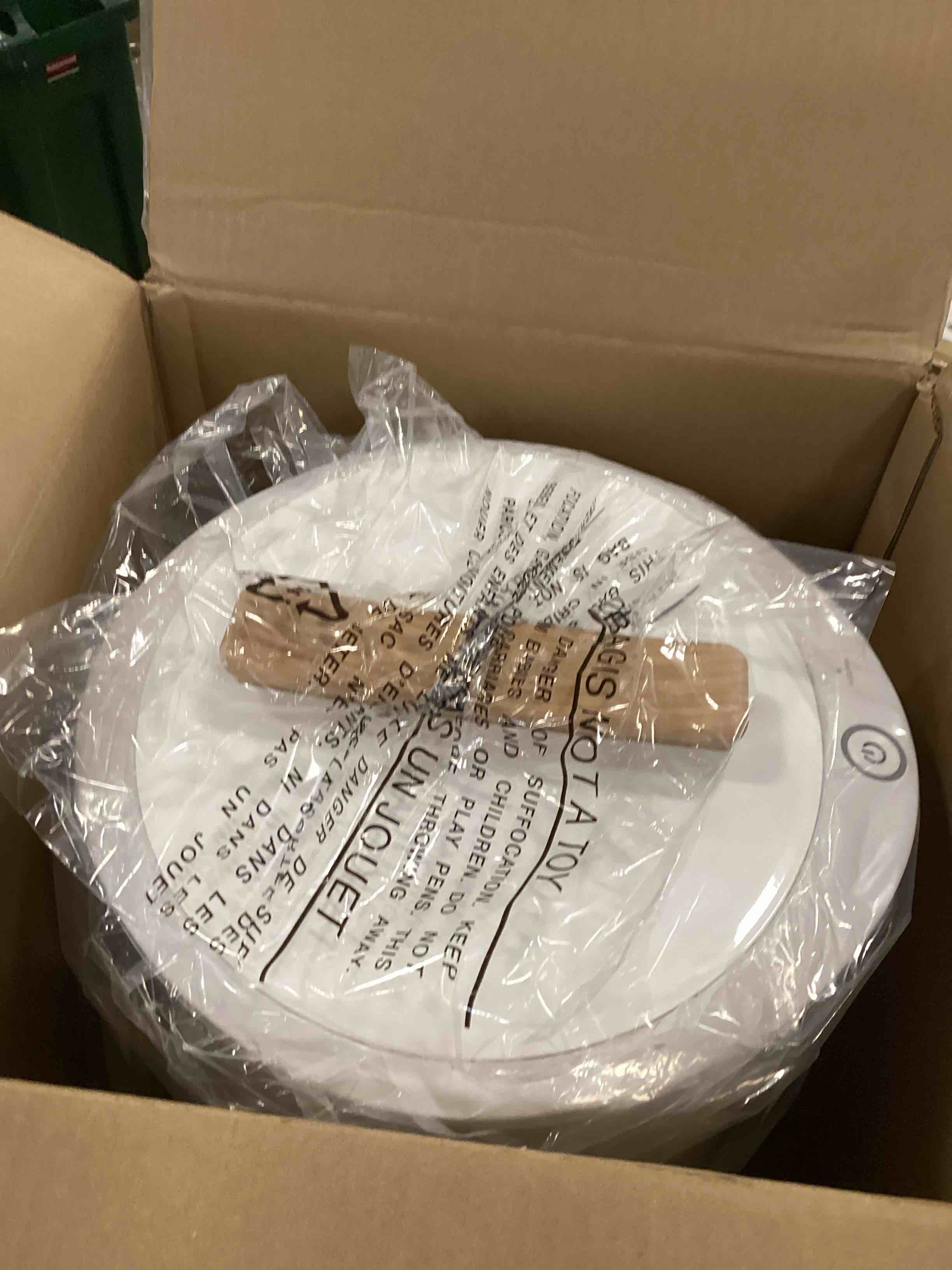 https://s3.amazonaws.com/lotting-images-prod/bidfta/RED6594198_1717347431455.jpeg