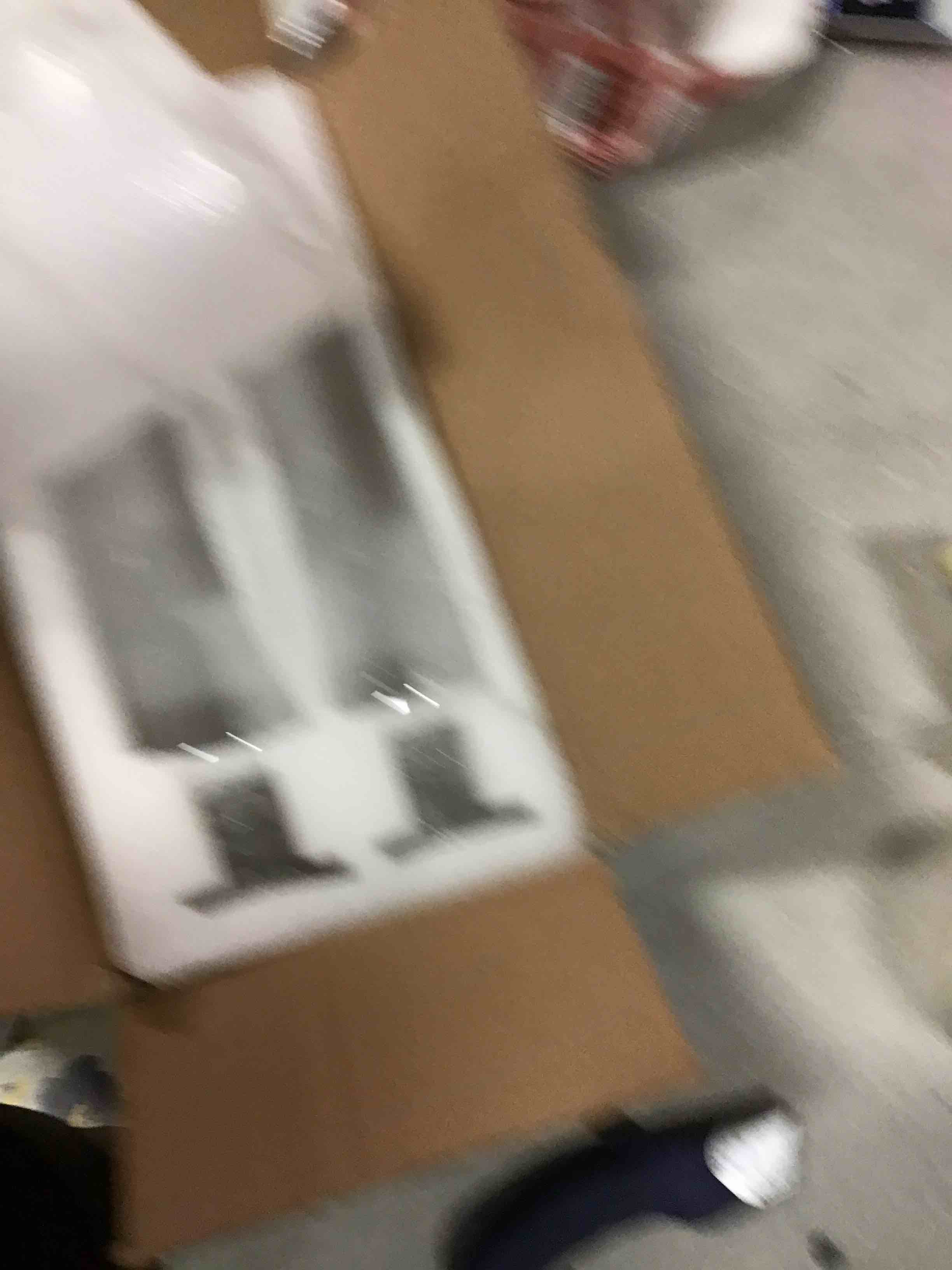 https://s3.amazonaws.com/lotting-images-prod/bidfta/RED6594508_1716294898380.jpeg