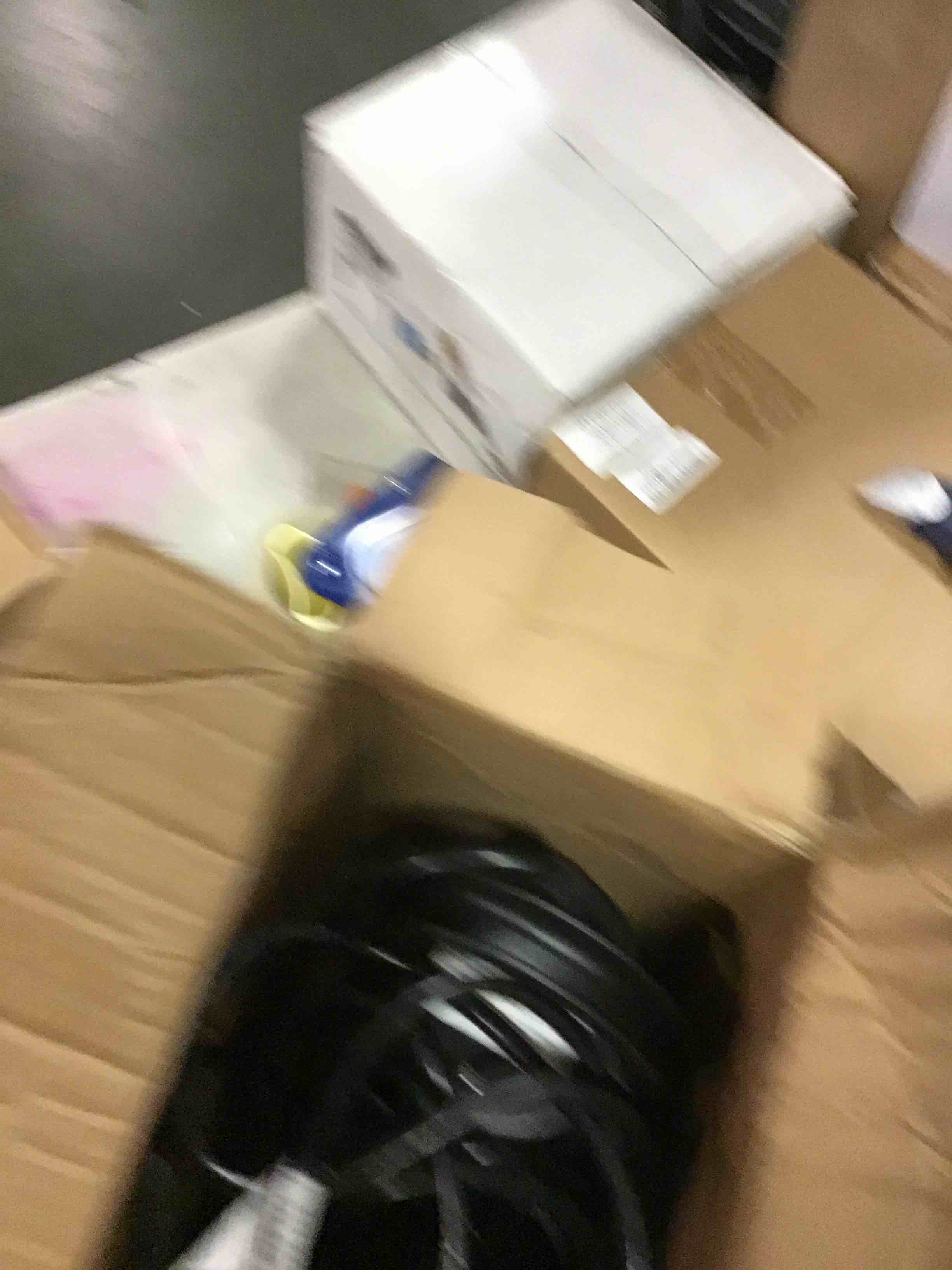 https://s3.amazonaws.com/lotting-images-prod/bidfta/RED6594515_1716294488175.jpeg