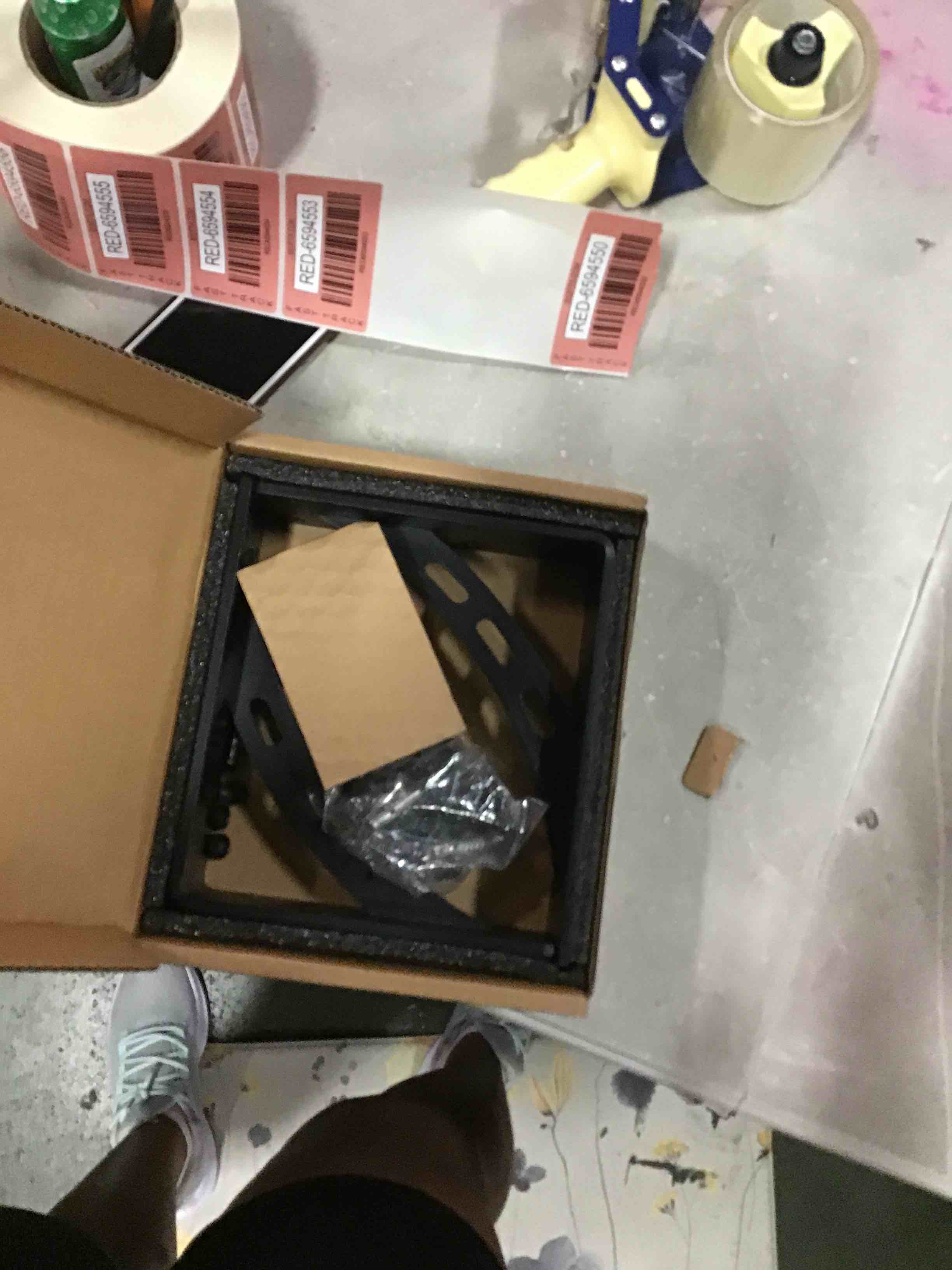 https://s3.amazonaws.com/lotting-images-prod/bidfta/RED6594553_1716297107373.jpeg