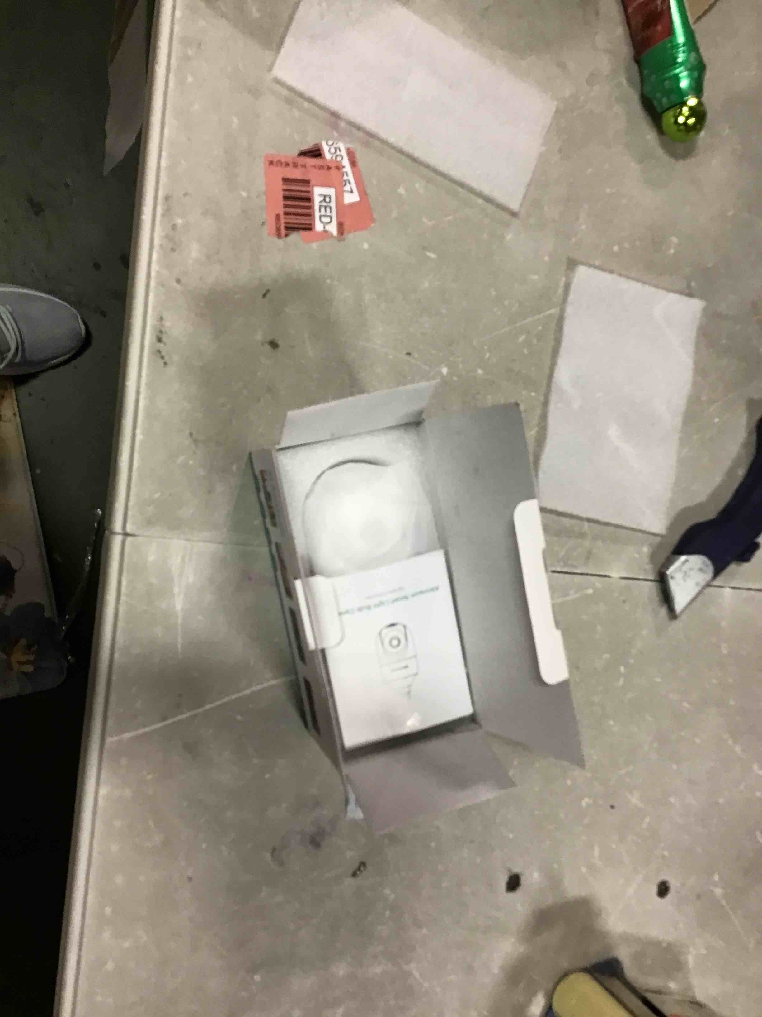 https://s3.amazonaws.com/lotting-images-prod/bidfta/RED6594707_1716311036324.jpeg