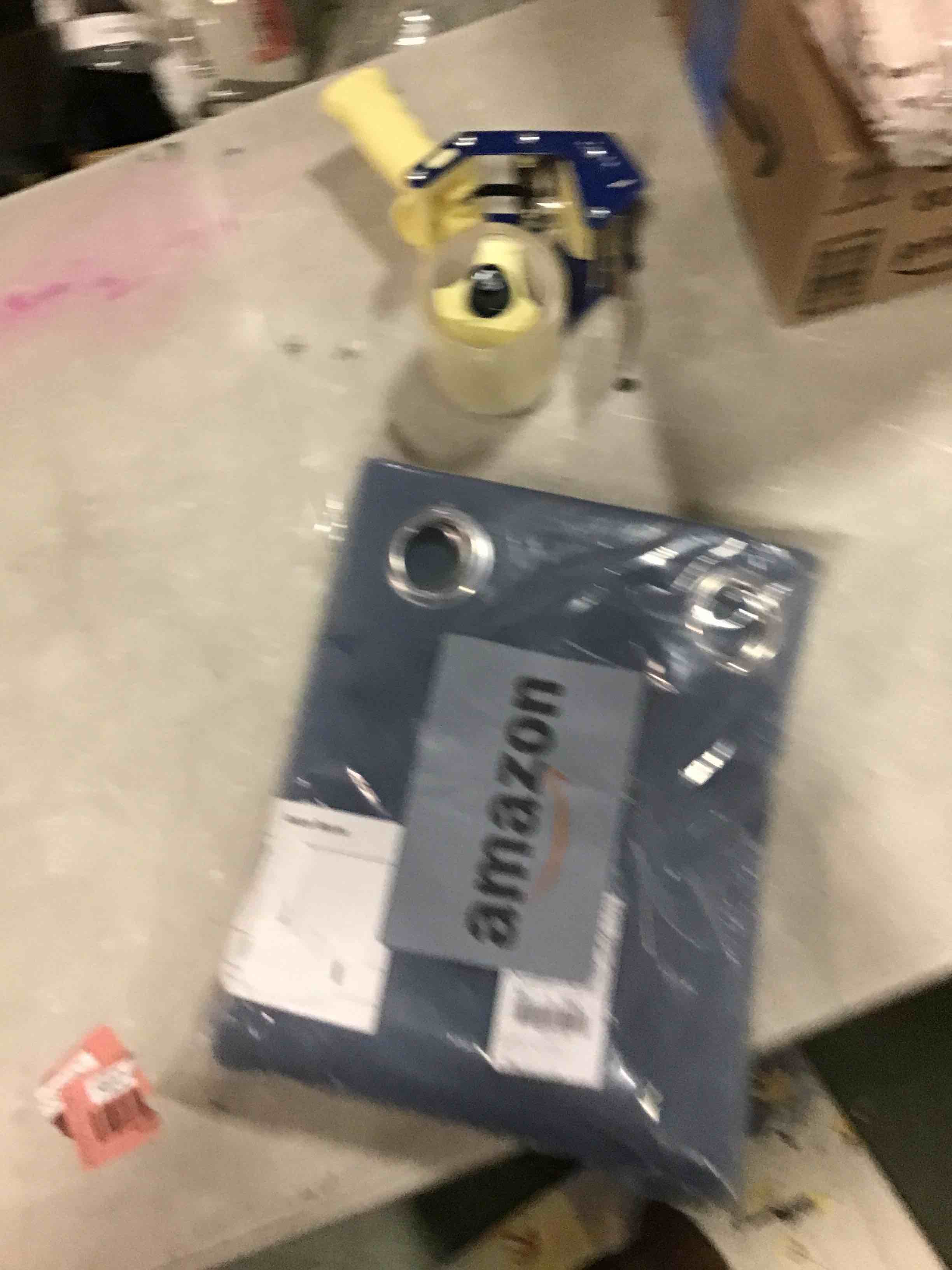 https://s3.amazonaws.com/lotting-images-prod/bidfta/RED6594714_1716312065290.jpeg