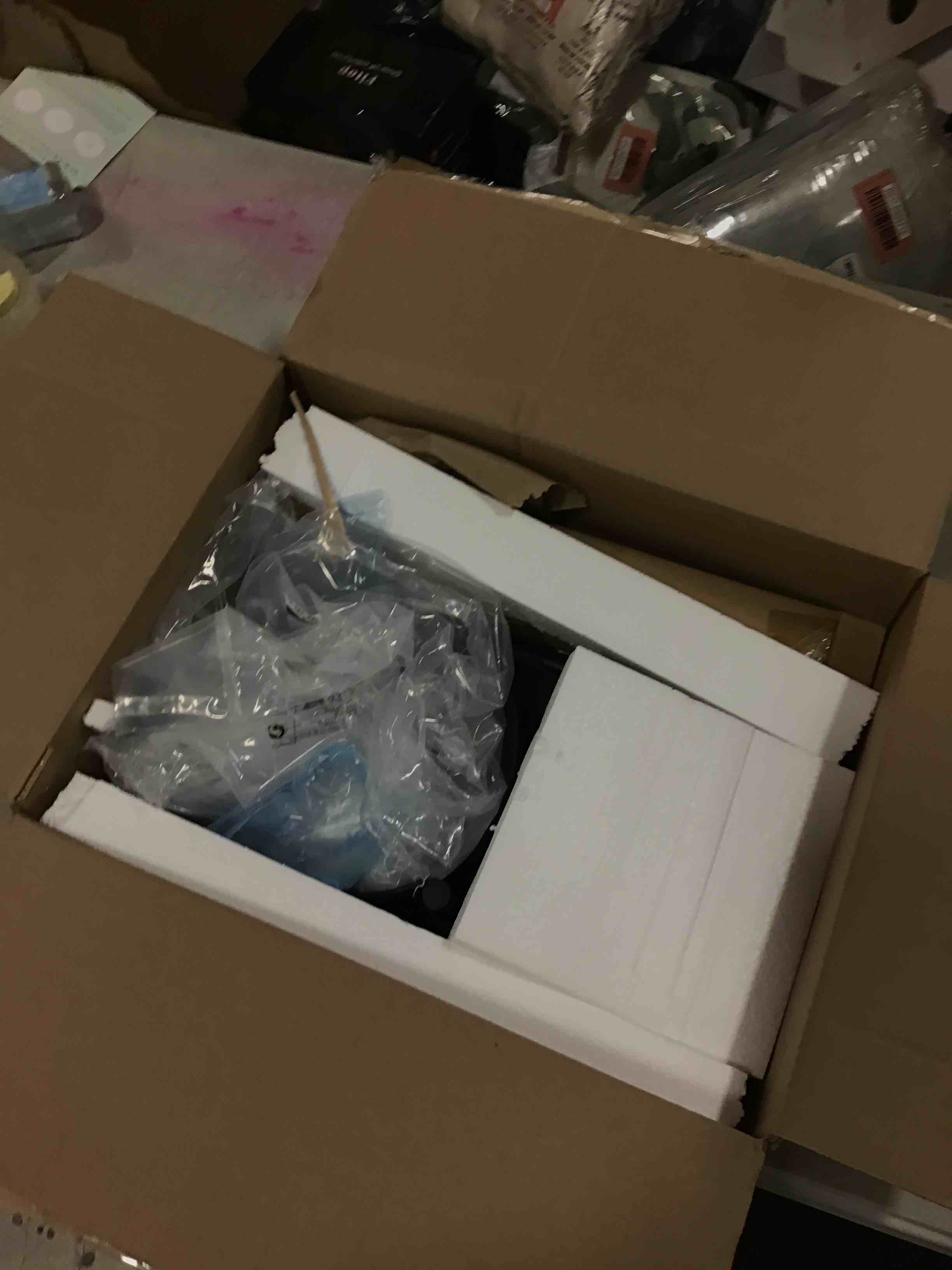 https://s3.amazonaws.com/lotting-images-prod/bidfta/RED6594719_1716312336352.jpeg