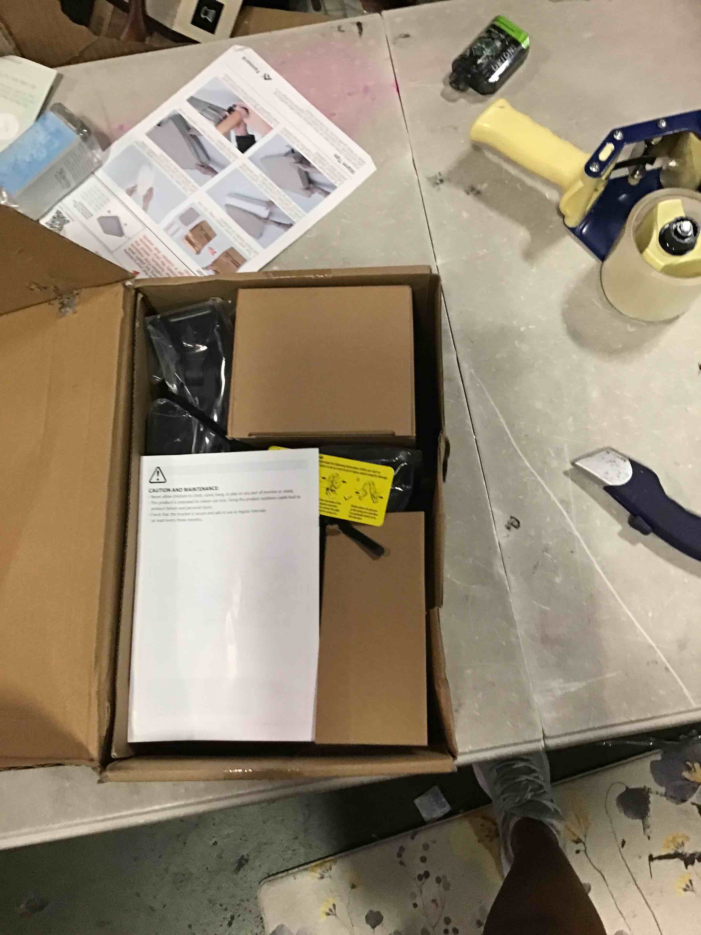 https://s3.amazonaws.com/lotting-images-prod/bidfta/RED6594740_1716316961869.jpeg