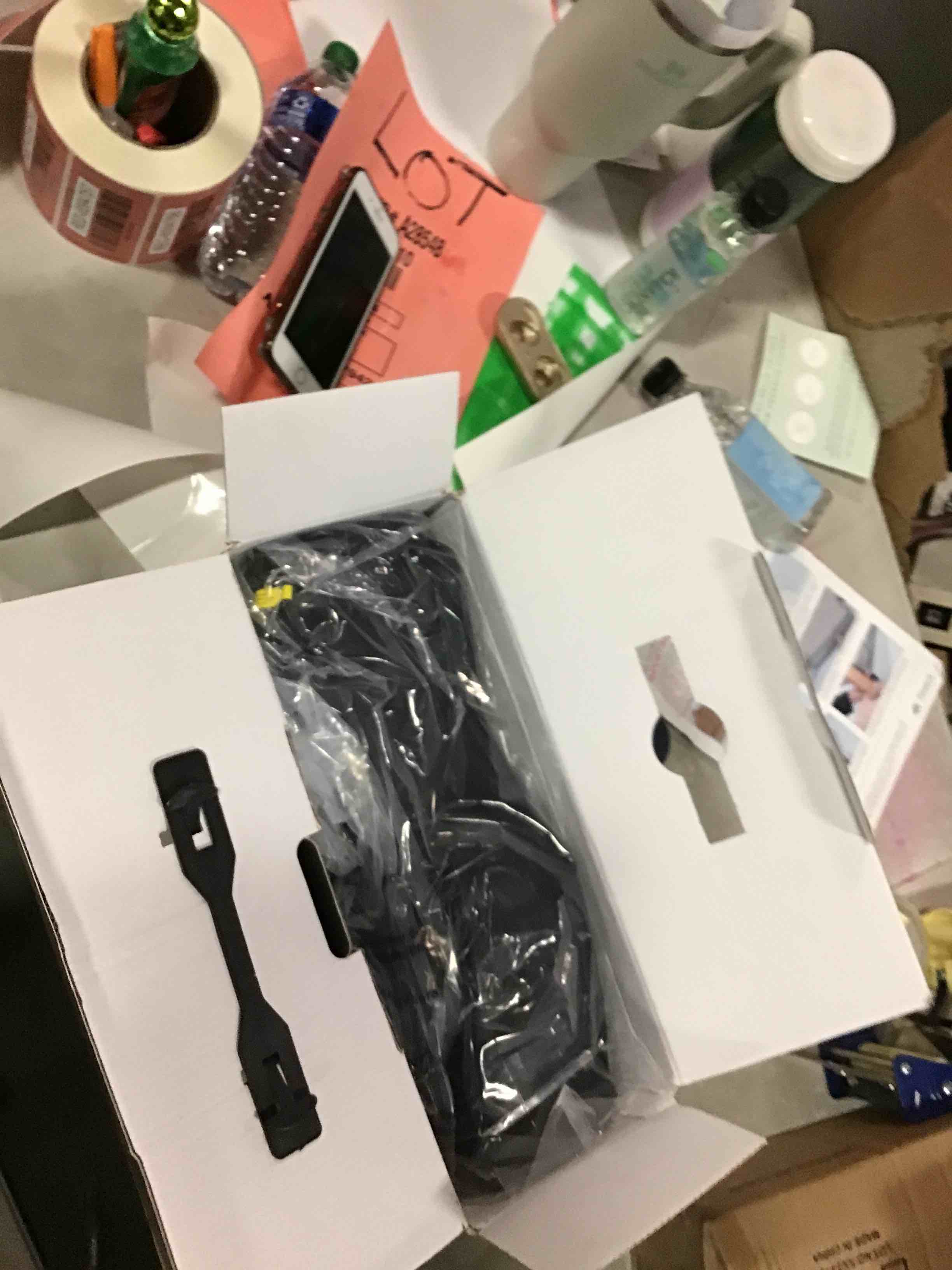 https://s3.amazonaws.com/lotting-images-prod/bidfta/RED6594744_1716317423082.jpeg