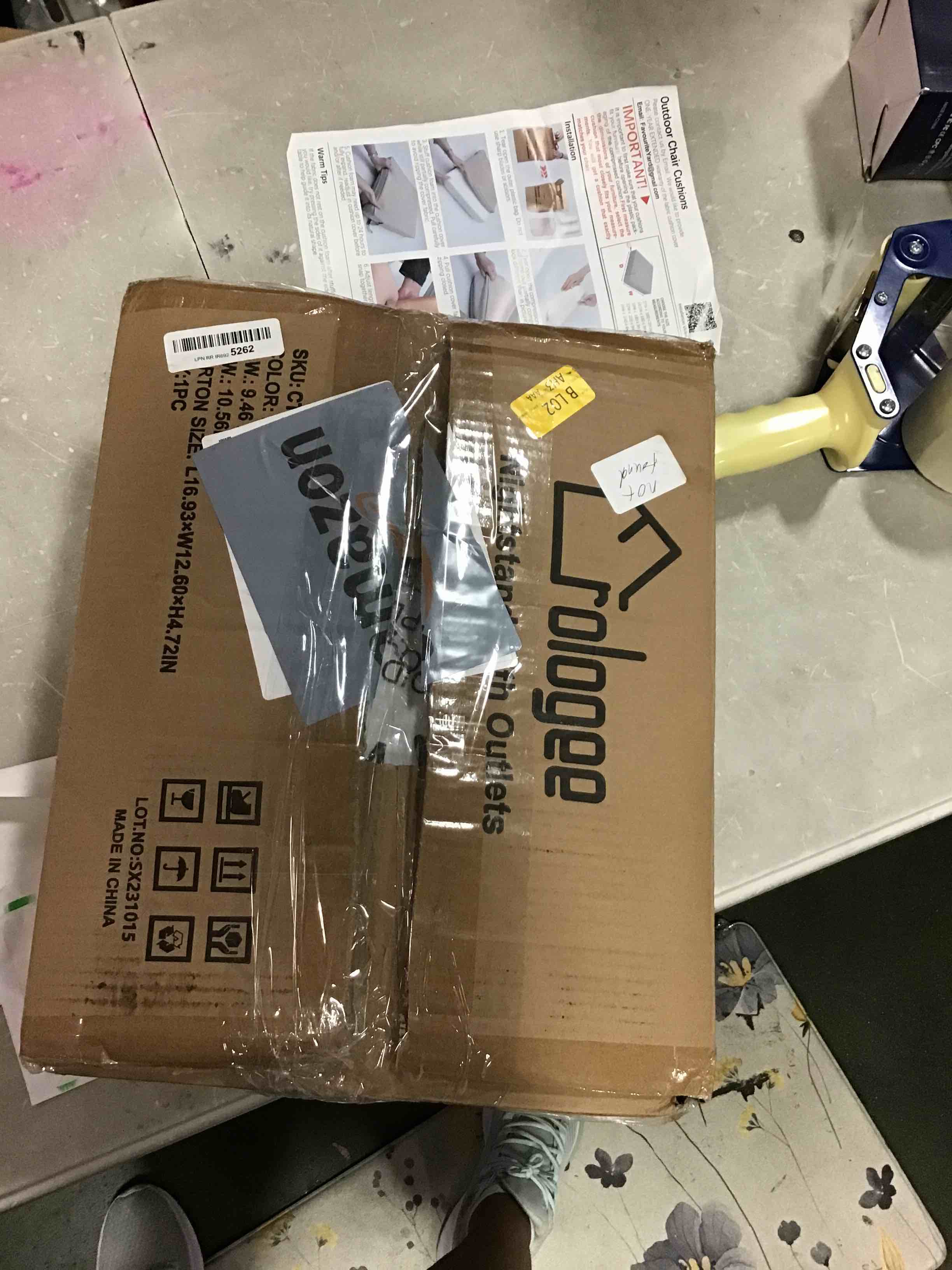 https://s3.amazonaws.com/lotting-images-prod/bidfta/RED6594748_1716318156988.jpeg