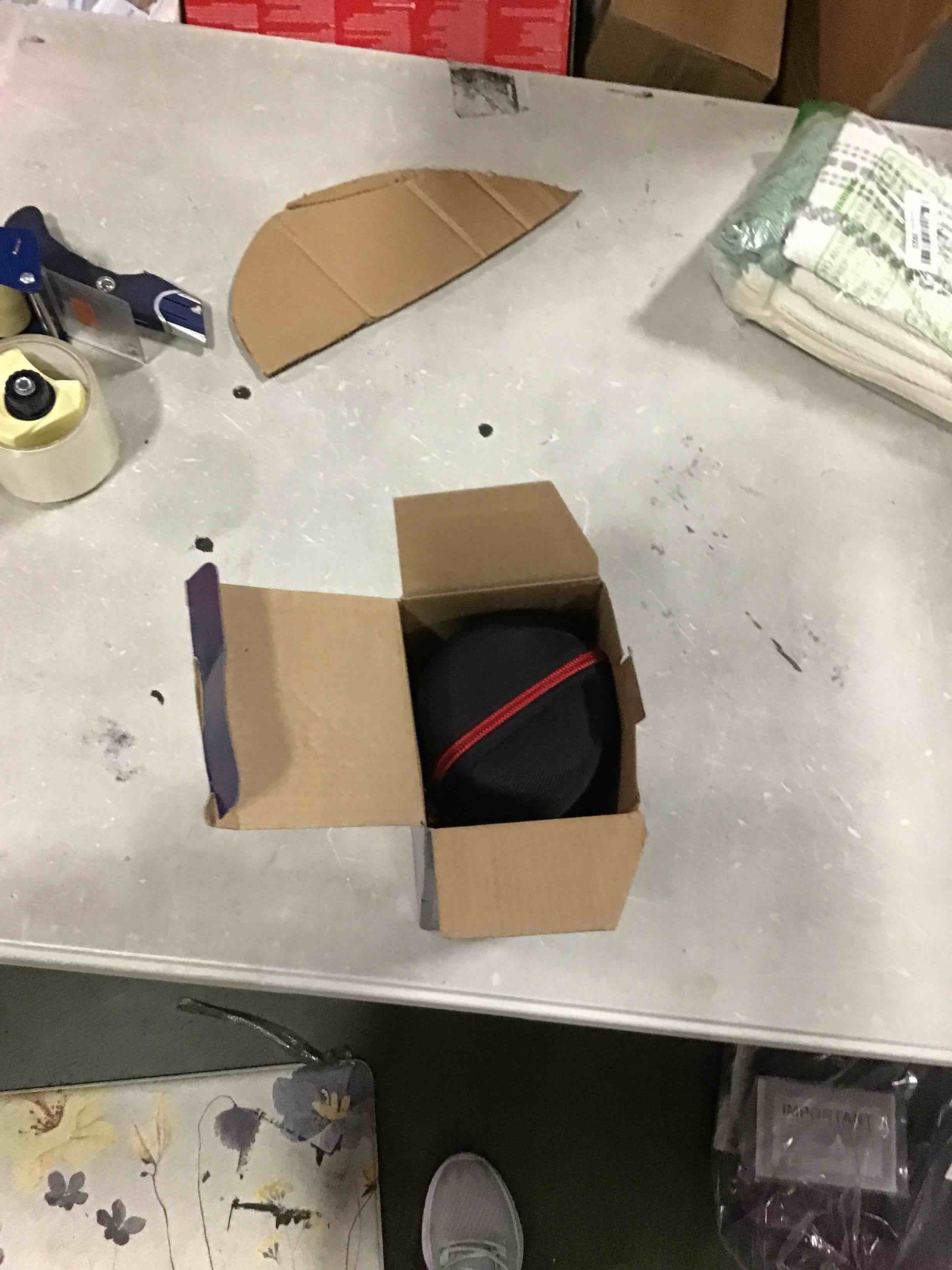 https://s3.amazonaws.com/lotting-images-prod/bidfta/RED6594753_1716318638127.jpeg
