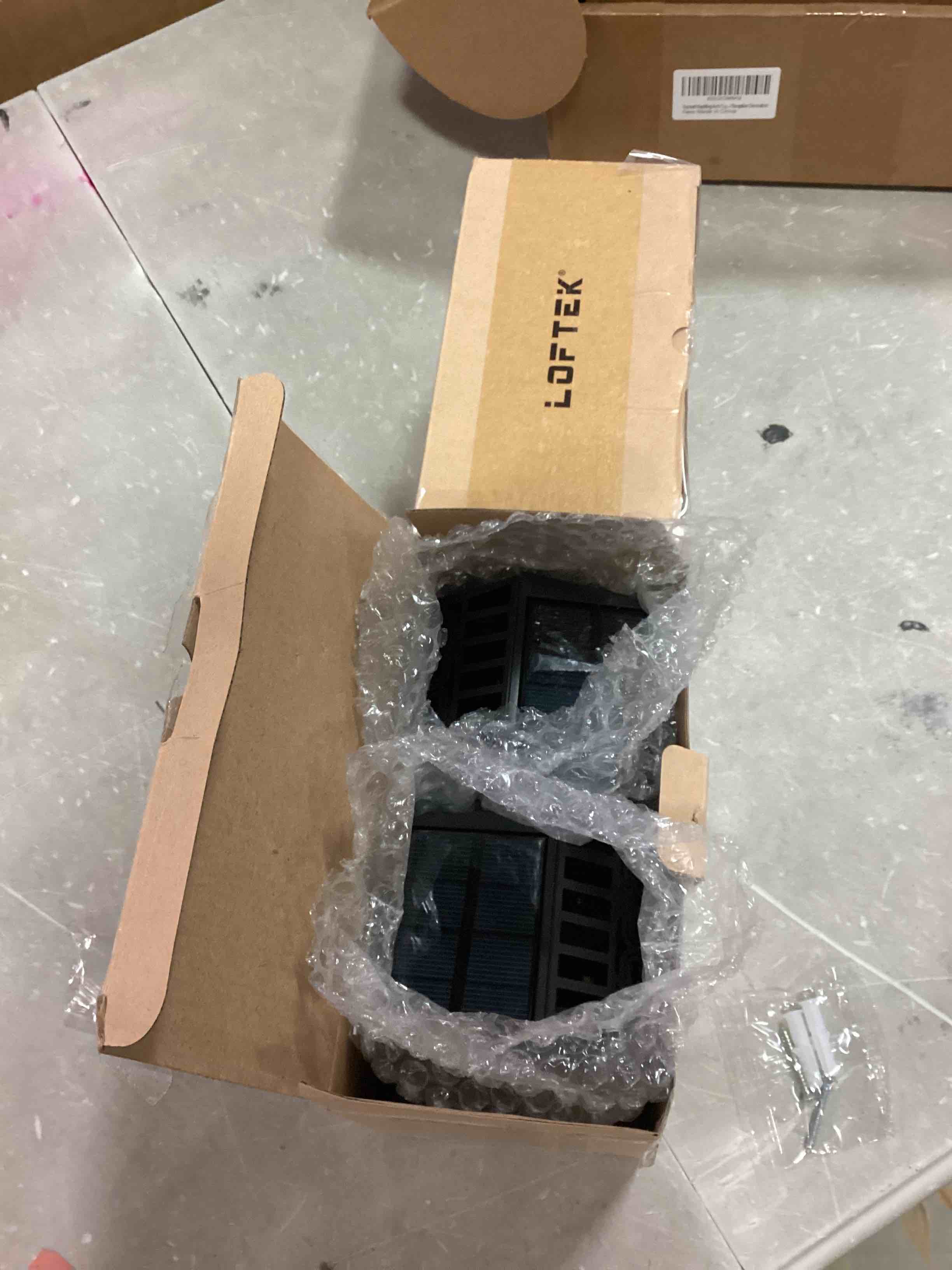 https://s3.amazonaws.com/lotting-images-prod/bidfta/RED6594970_1716397561270.jpeg