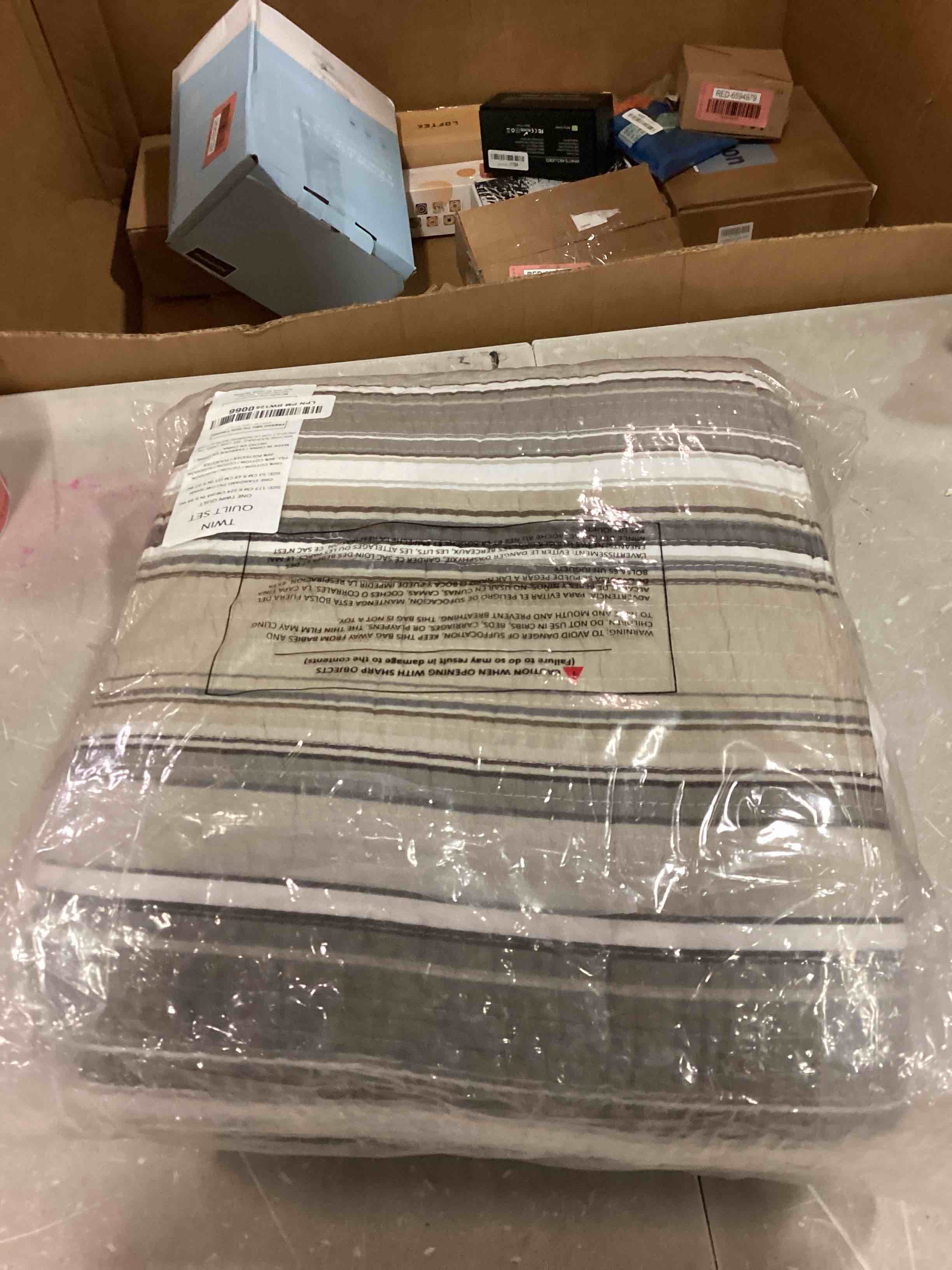 https://s3.amazonaws.com/lotting-images-prod/bidfta/RED6594981_1716398615787.jpeg