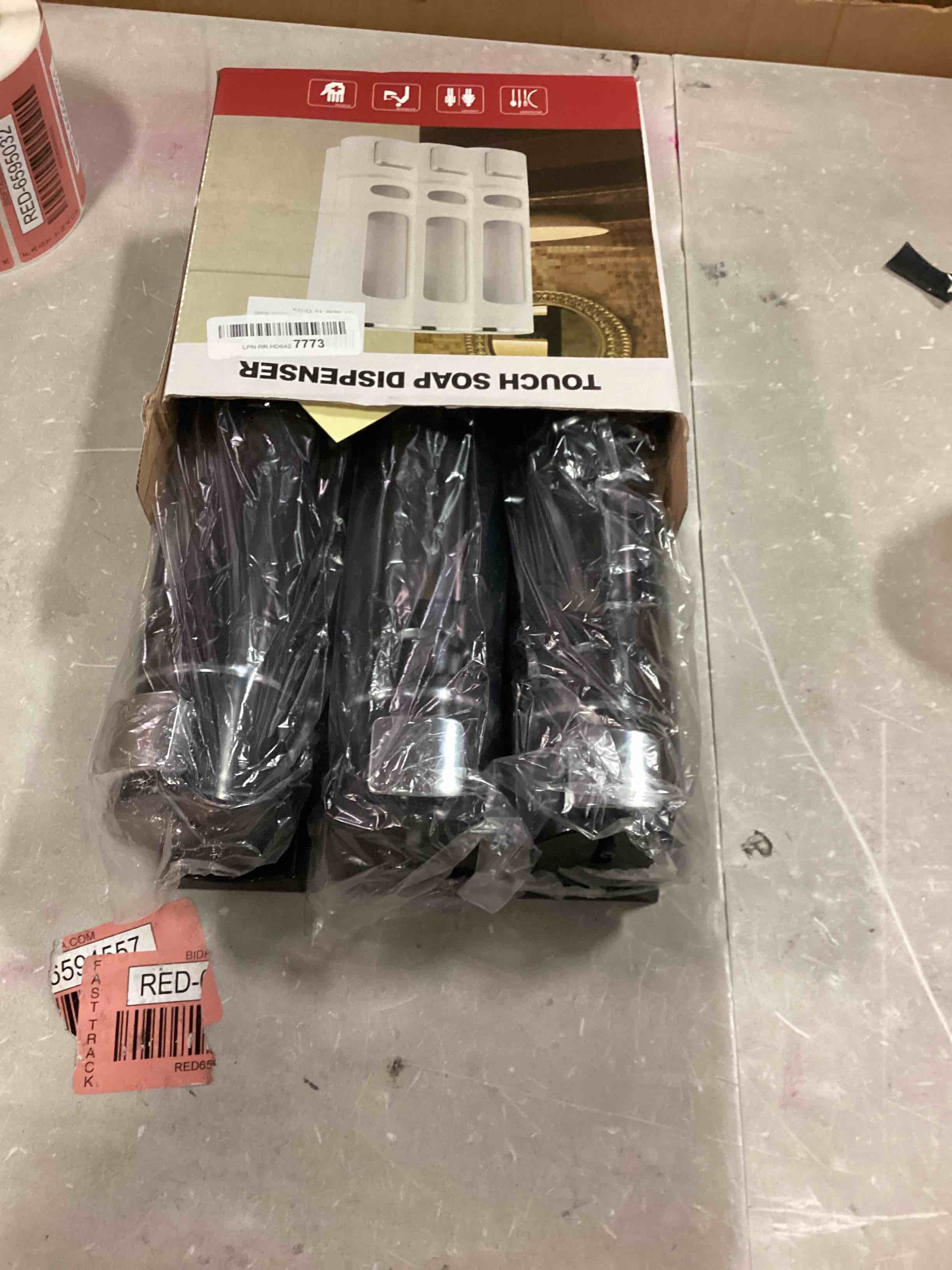 https://s3.amazonaws.com/lotting-images-prod/bidfta/RED6595021_1716402975458.jpeg