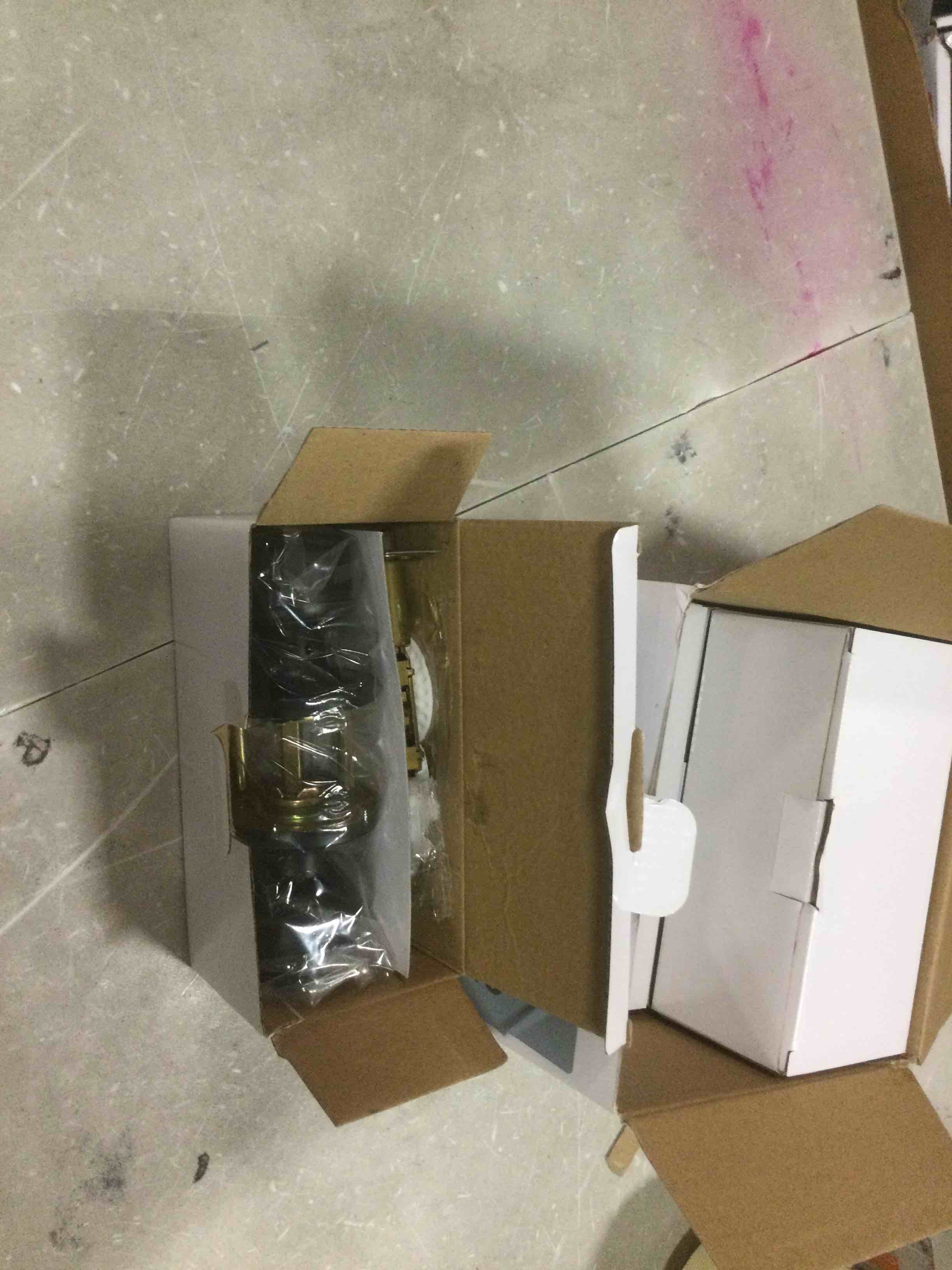 https://s3.amazonaws.com/lotting-images-prod/bidfta/RED6595035_1716404194014.jpeg