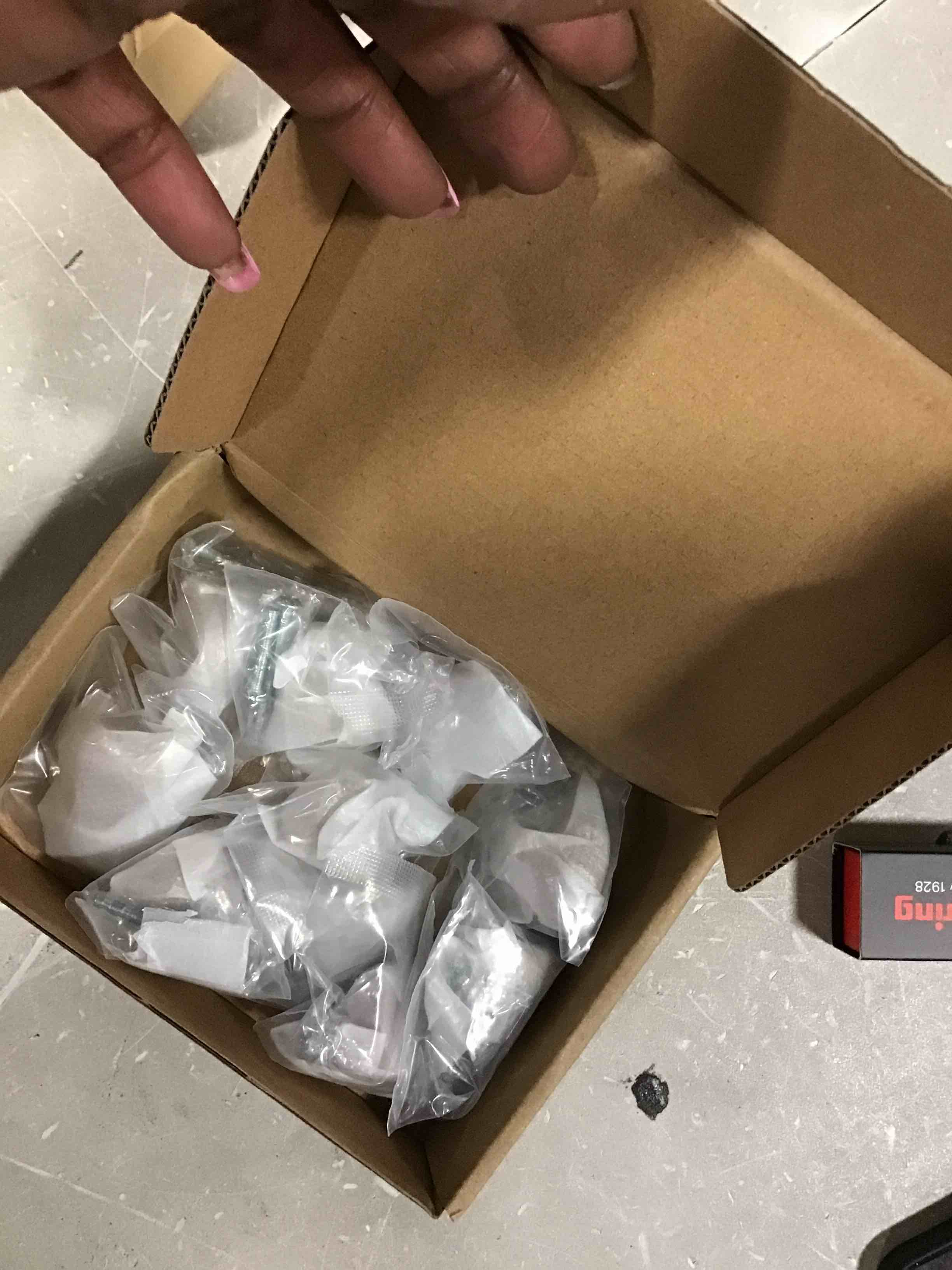 https://s3.amazonaws.com/lotting-images-prod/bidfta/RED6595889_1716900681824.jpeg