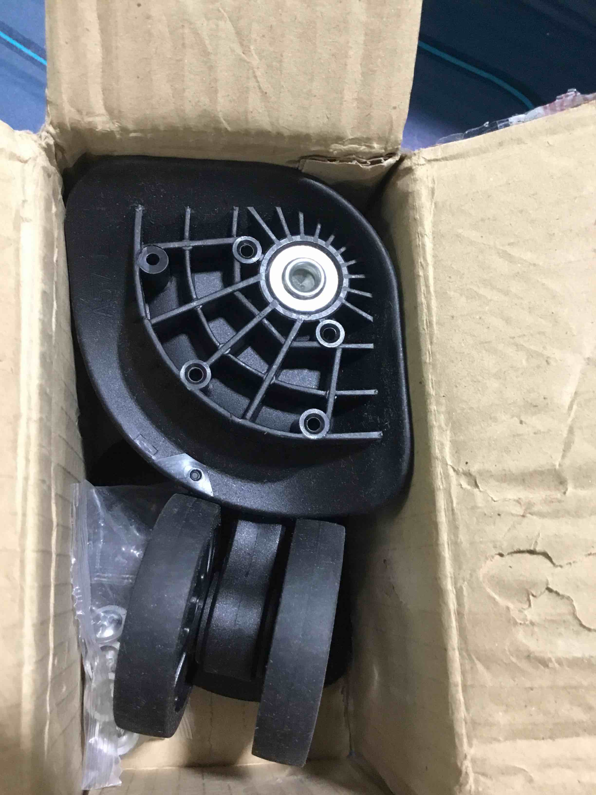 https://s3.amazonaws.com/lotting-images-prod/bidfta/RED6596345_1722864871933.jpeg