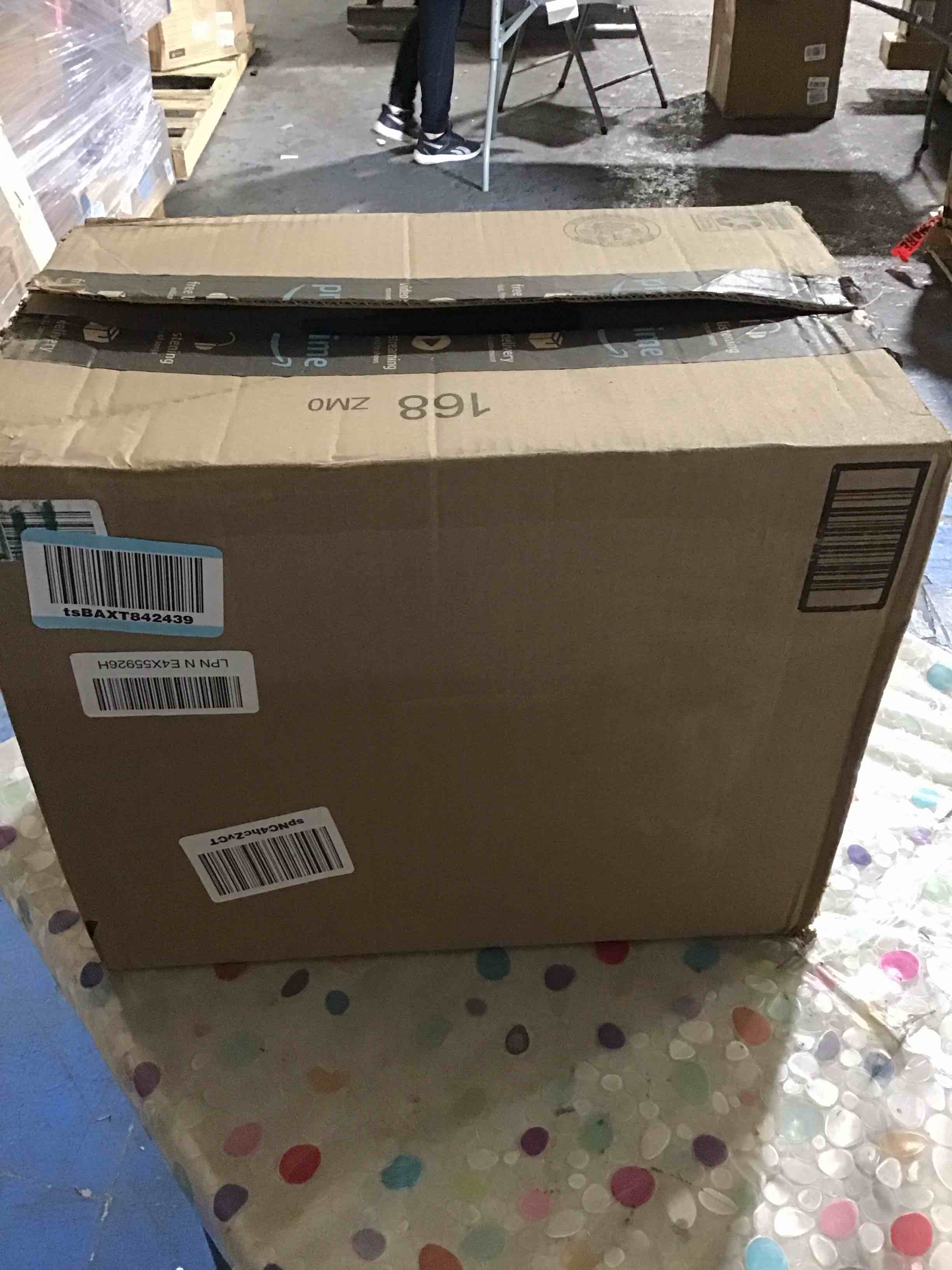https://s3.amazonaws.com/lotting-images-prod/bidfta/RED6597244_1723742926802.jpeg