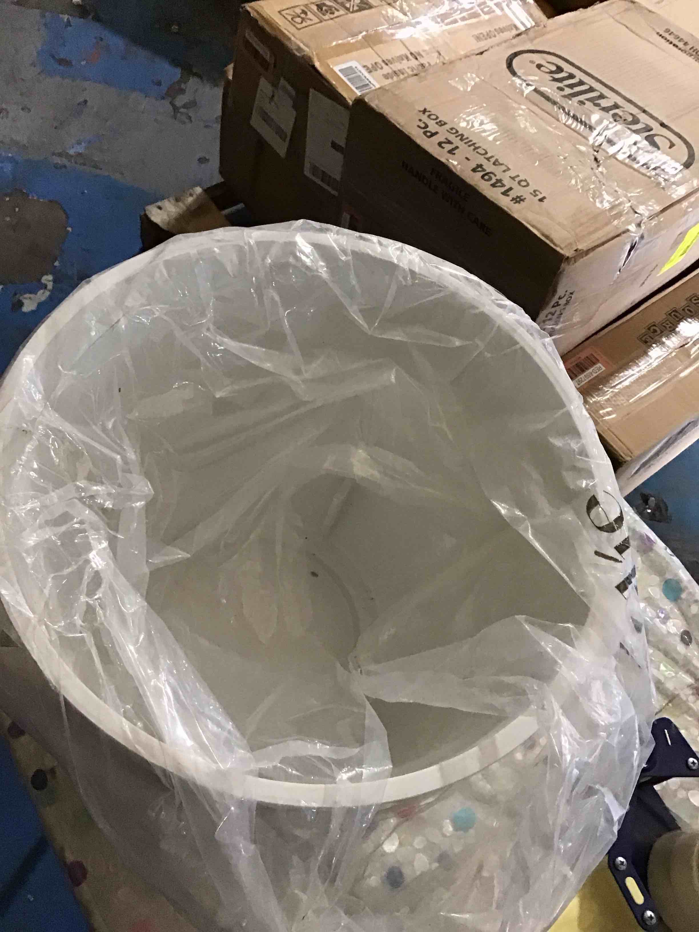 https://s3.amazonaws.com/lotting-images-prod/bidfta/RED6597304_1723752687866.jpeg