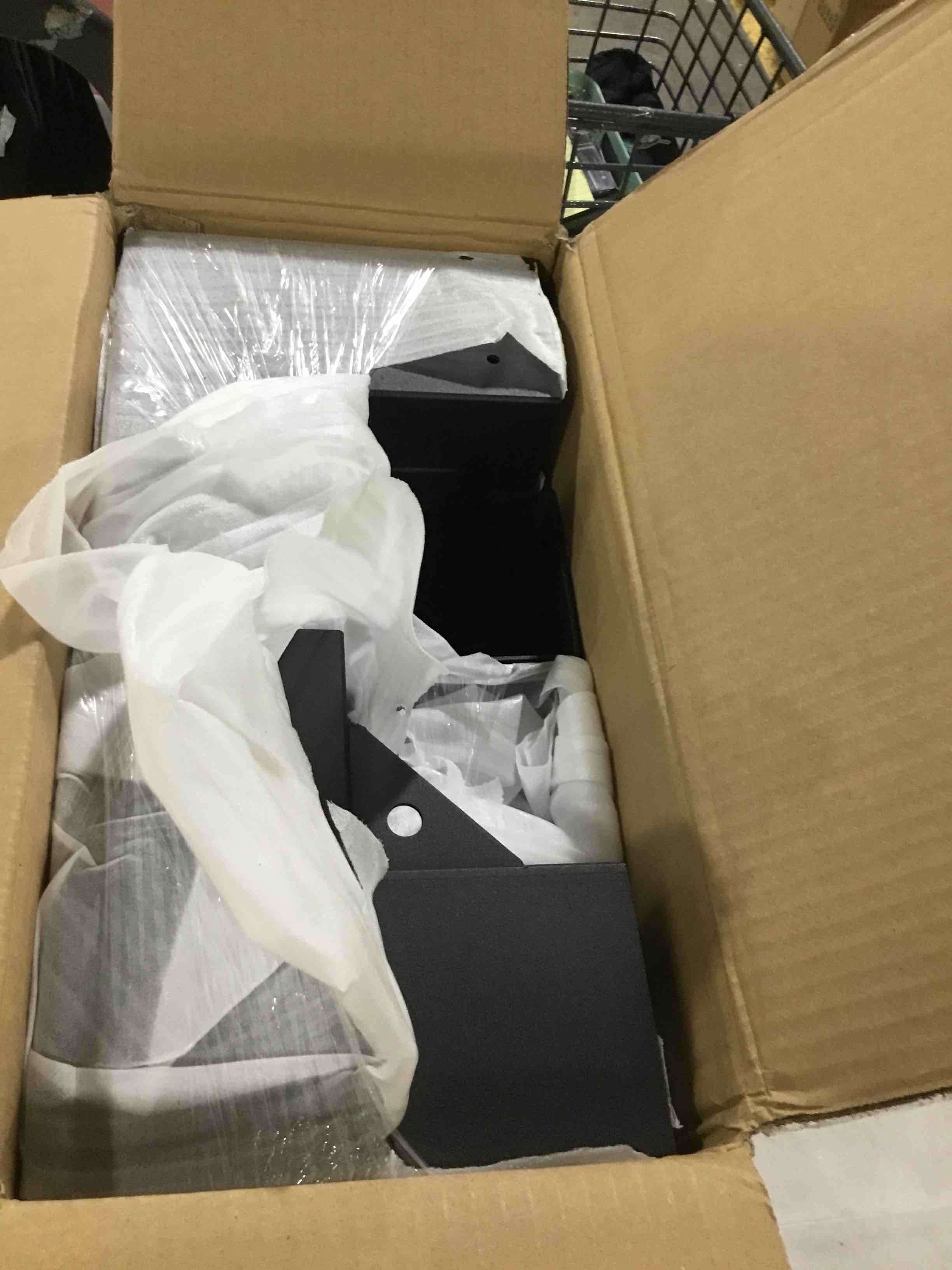 https://s3.amazonaws.com/lotting-images-prod/bidfta/RED6597621_1718738140486.jpeg