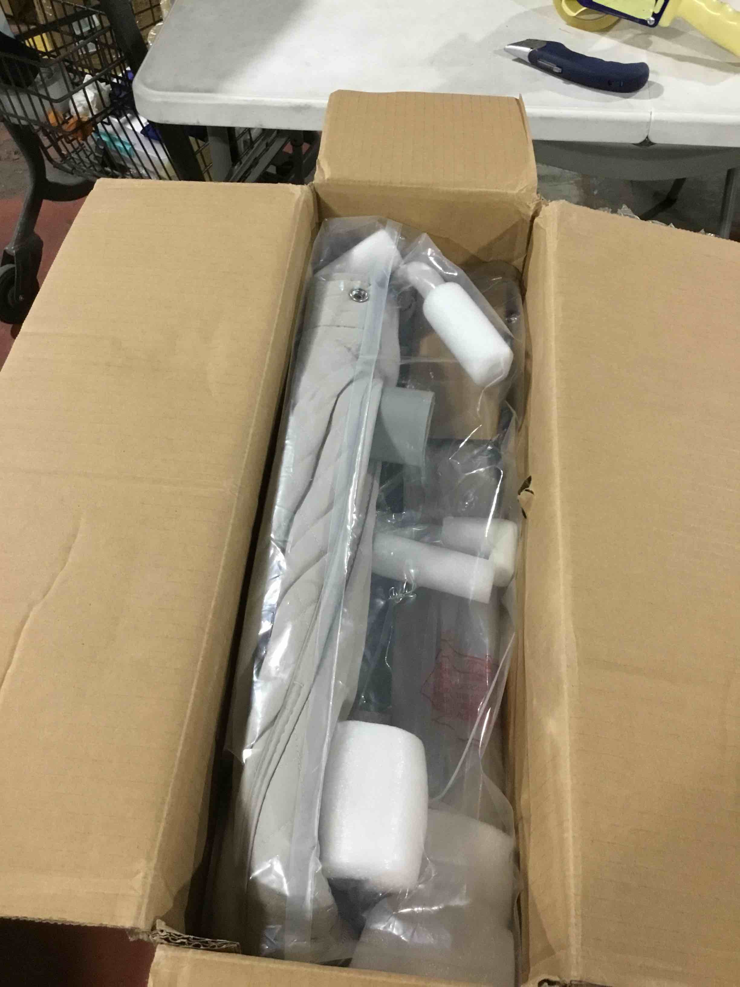 https://s3.amazonaws.com/lotting-images-prod/bidfta/RED6597628_1718739295266.jpeg