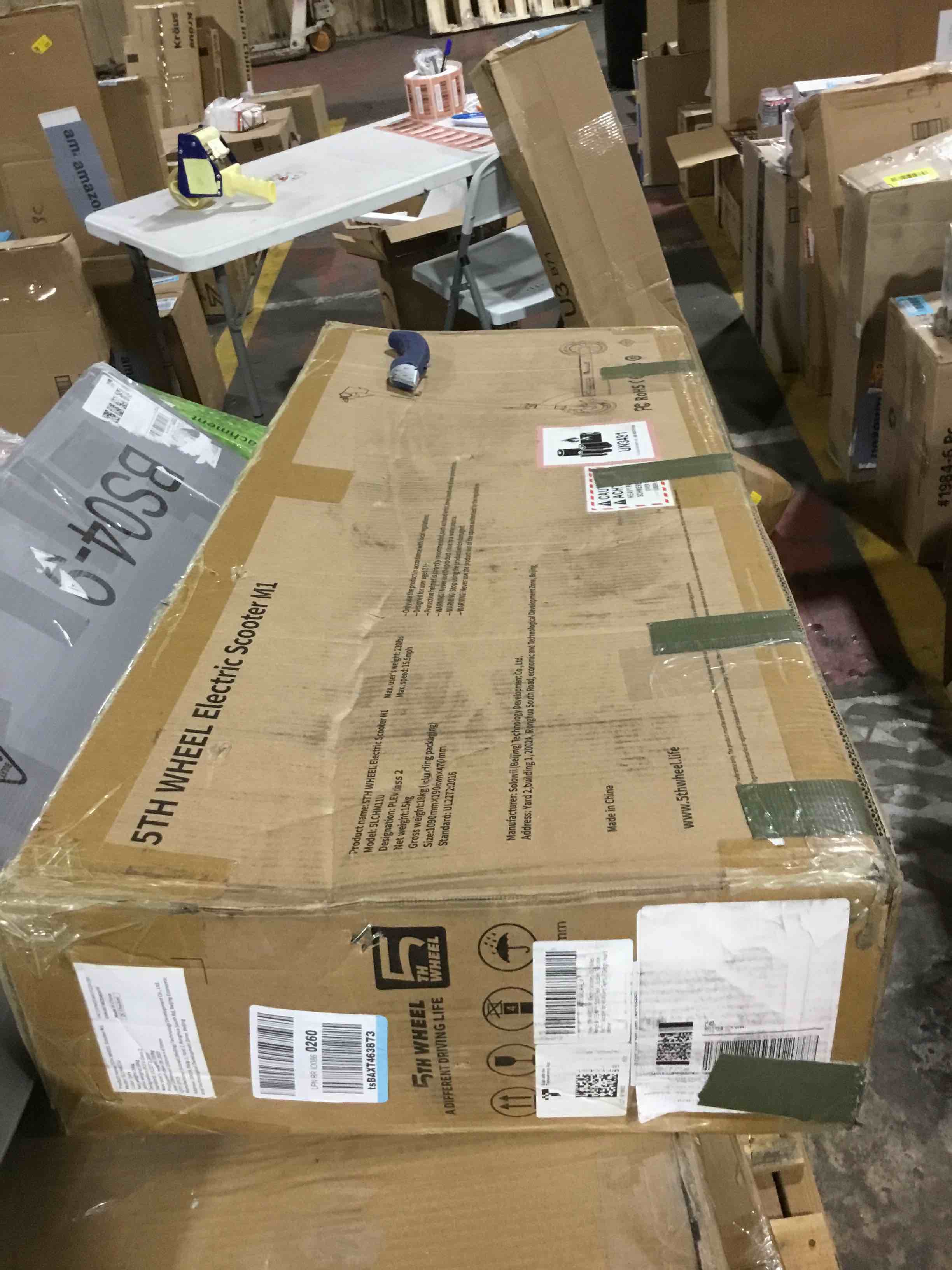 https://s3.amazonaws.com/lotting-images-prod/bidfta/RED6597642_1718741993578.jpeg