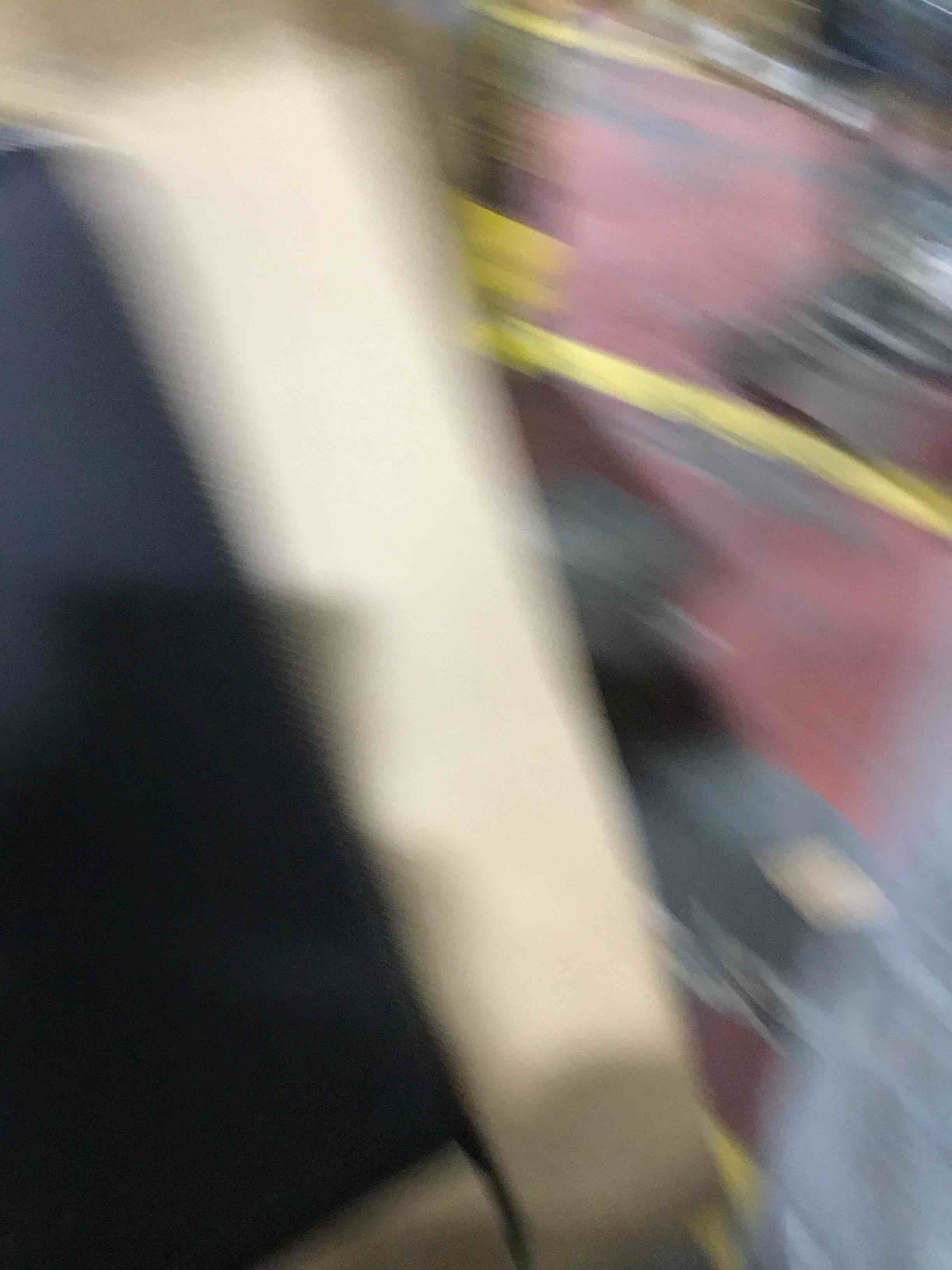 https://s3.amazonaws.com/lotting-images-prod/bidfta/RED6597644_1718742452158.jpeg
