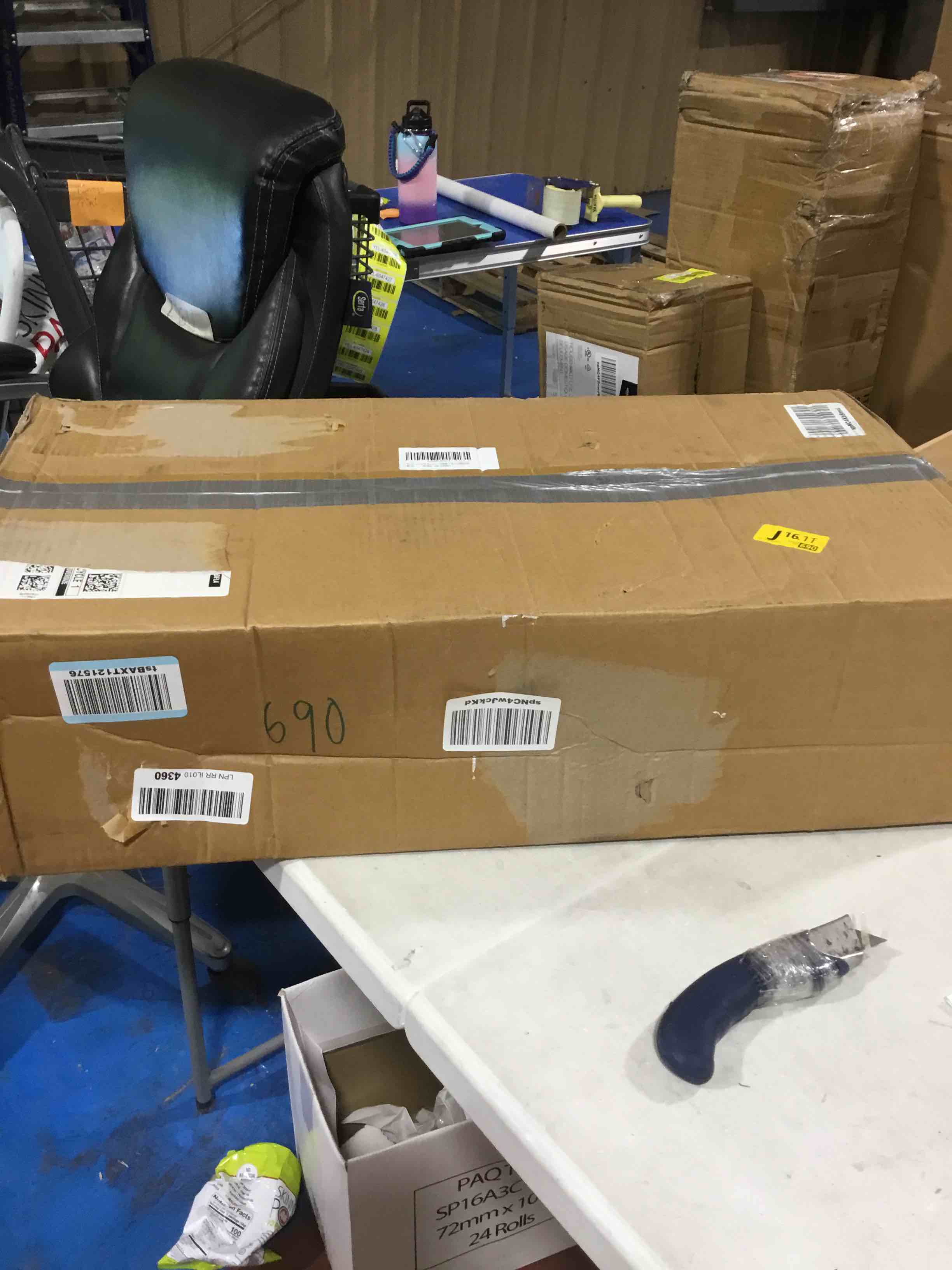 https://s3.amazonaws.com/lotting-images-prod/bidfta/RED6598374_1719588687428.jpeg