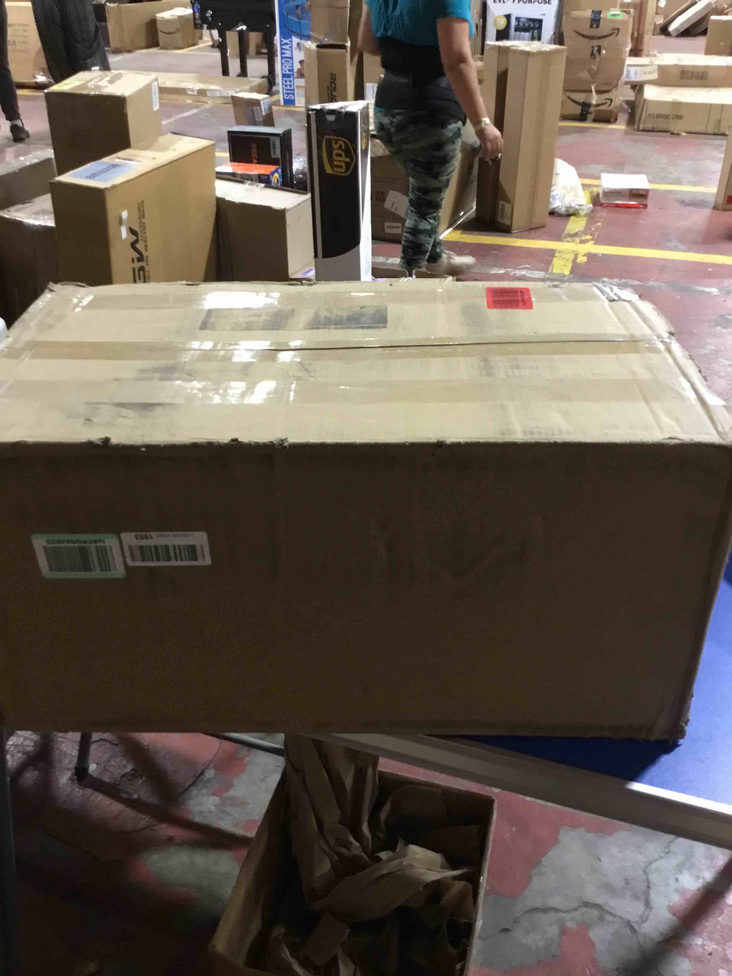 https://s3.amazonaws.com/lotting-images-prod/bidfta/RED6598913_1720640186911.jpeg