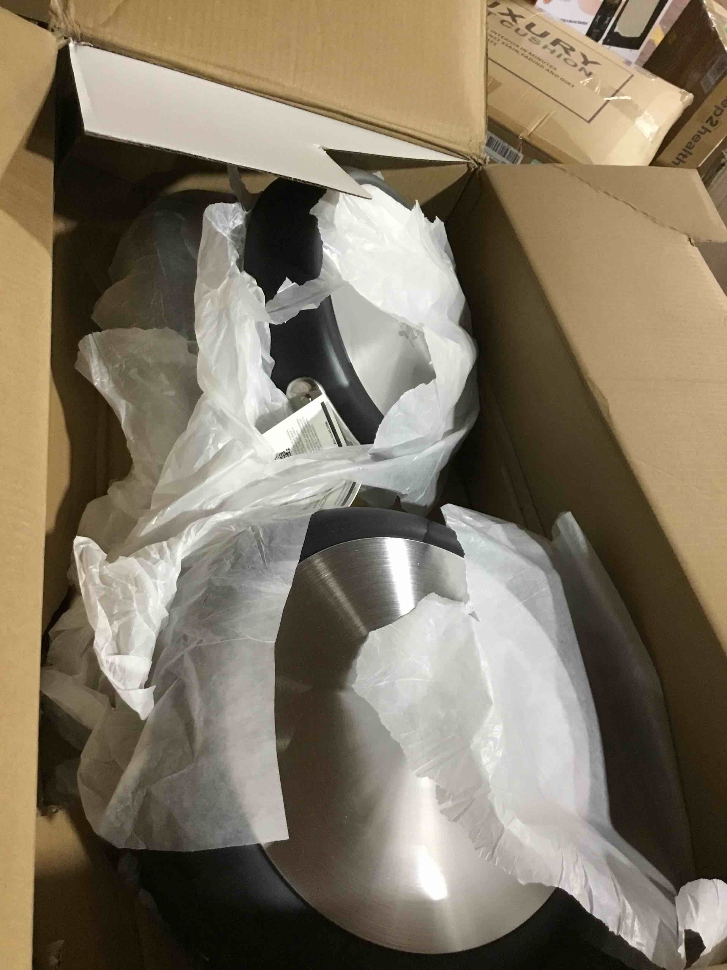 https://s3.amazonaws.com/lotting-images-prod/bidfta/RED6598913_1720640255556.jpeg