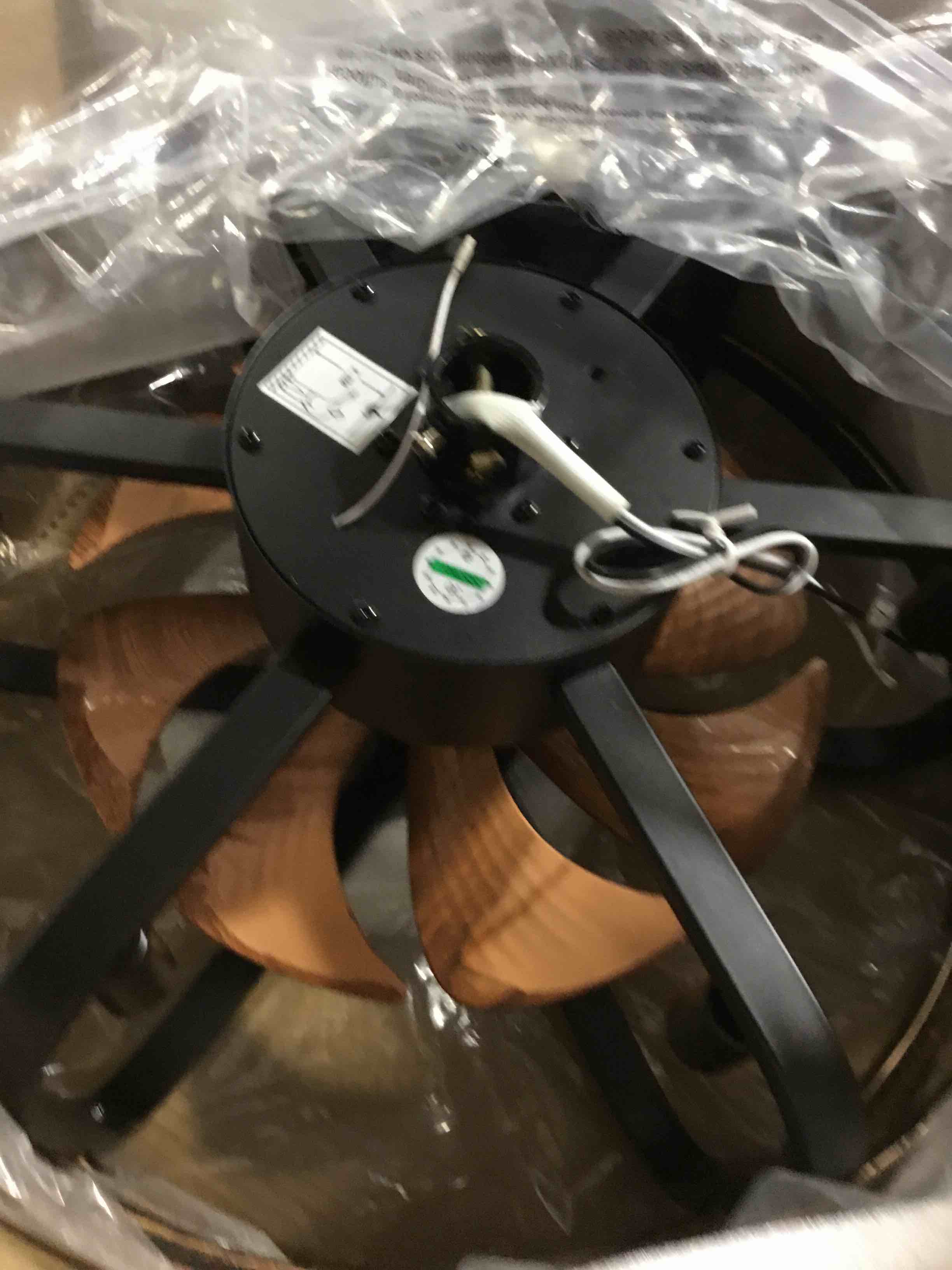 https://s3.amazonaws.com/lotting-images-prod/bidfta/RED6598914_1720640465560.jpeg
