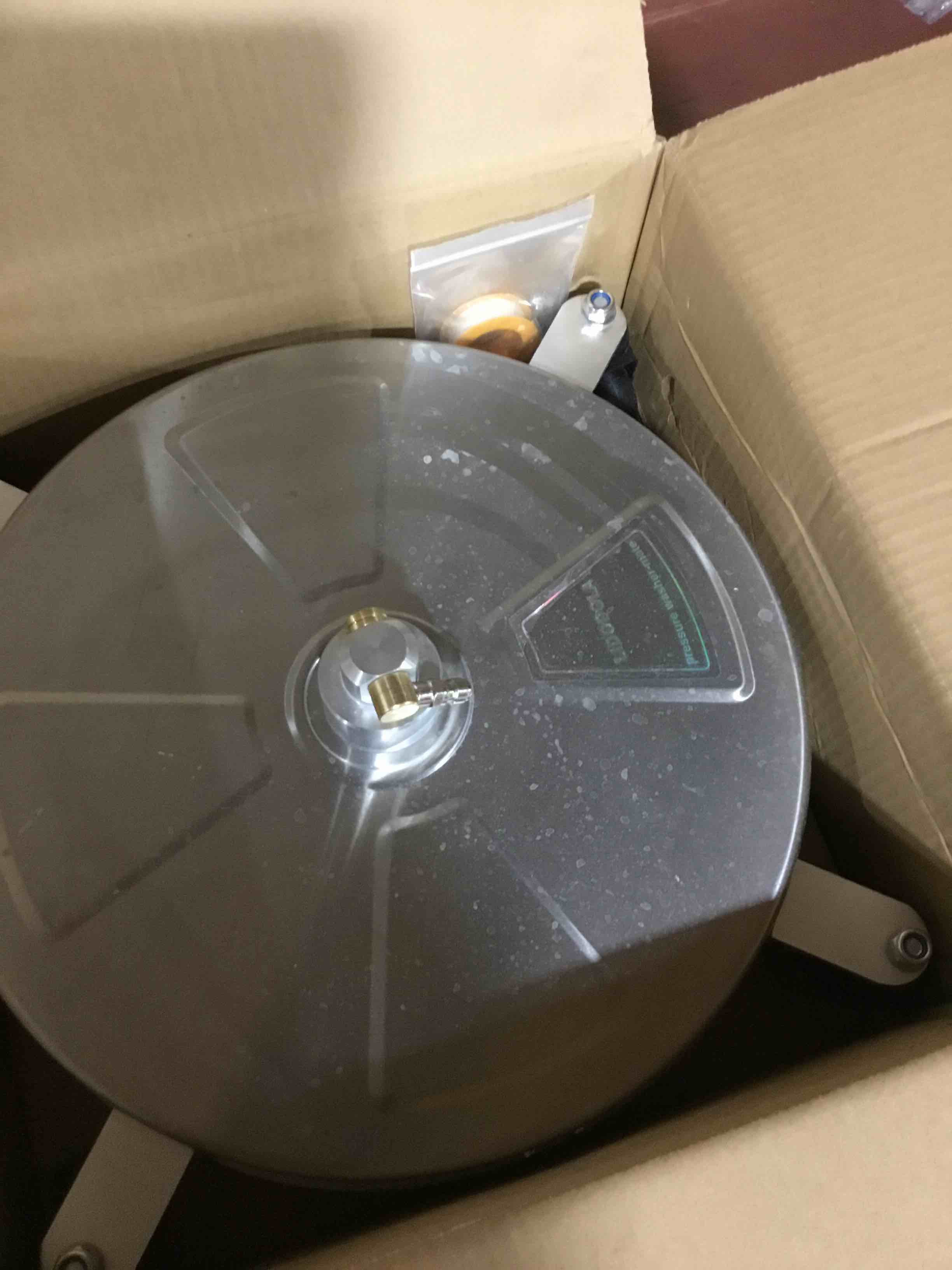 https://s3.amazonaws.com/lotting-images-prod/bidfta/RED6598926_1720643176627.jpeg